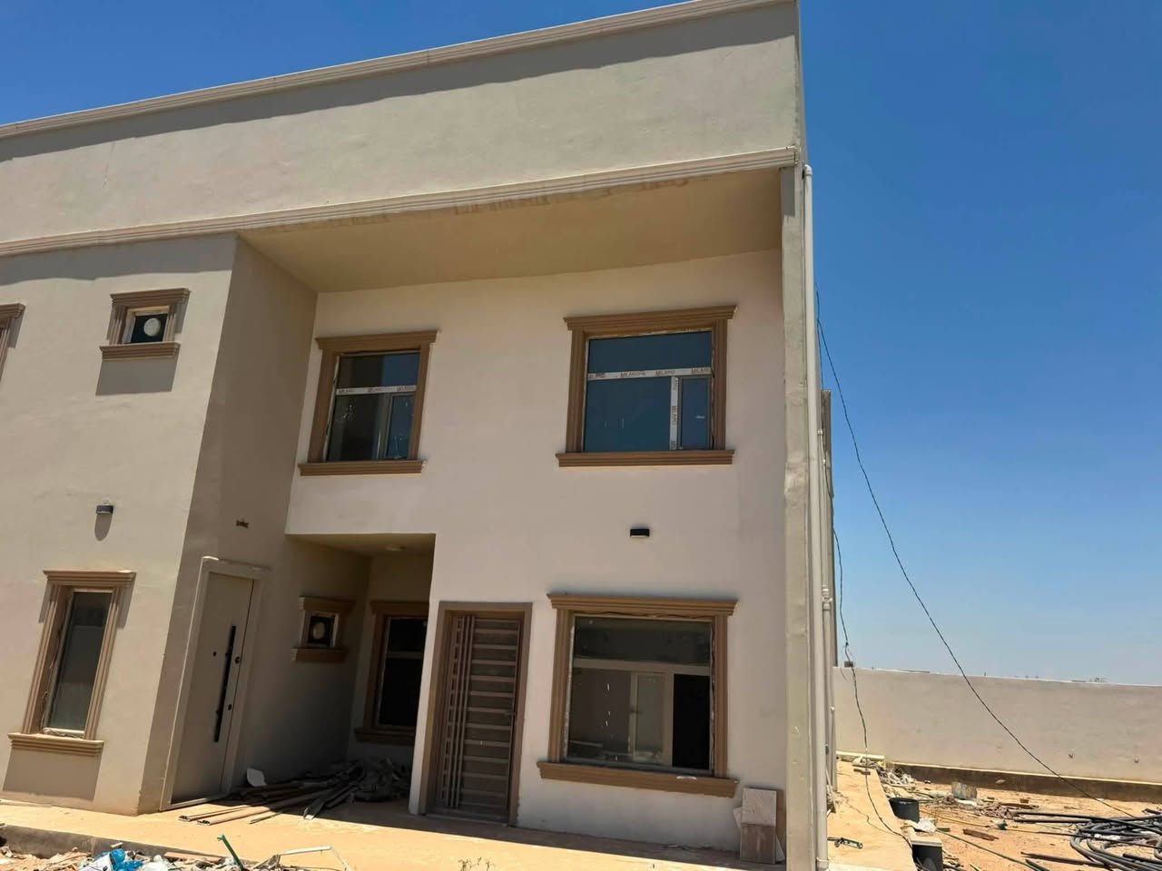 🏠 الدار في مجمع الاميرات 2 السكني  - قريب شارع السنتر 
الدار 300 متر | طابقين | 
السعر الكلي 235 مليون
واصل 81 مليون
تدفع دفعتين وراح ترفعه للمصرف 

بناء درجة أولى 
4 غرف نوم + صالة 2 + استقبال
مطبخ + مجمعات صحيه
كراج + 🌿 حديقة
📌 يـبـاع بسعر مناسب - المربع الخامس 

👇 تريد الصور والتفاصيل؟
اكتب (تم) بالتعليقات ويوصلك كل شي فورًا
📞 اتصال / واتساب***********
رابط الواتساب https://wa.me/message/AFLBDJBF3WQXH1
