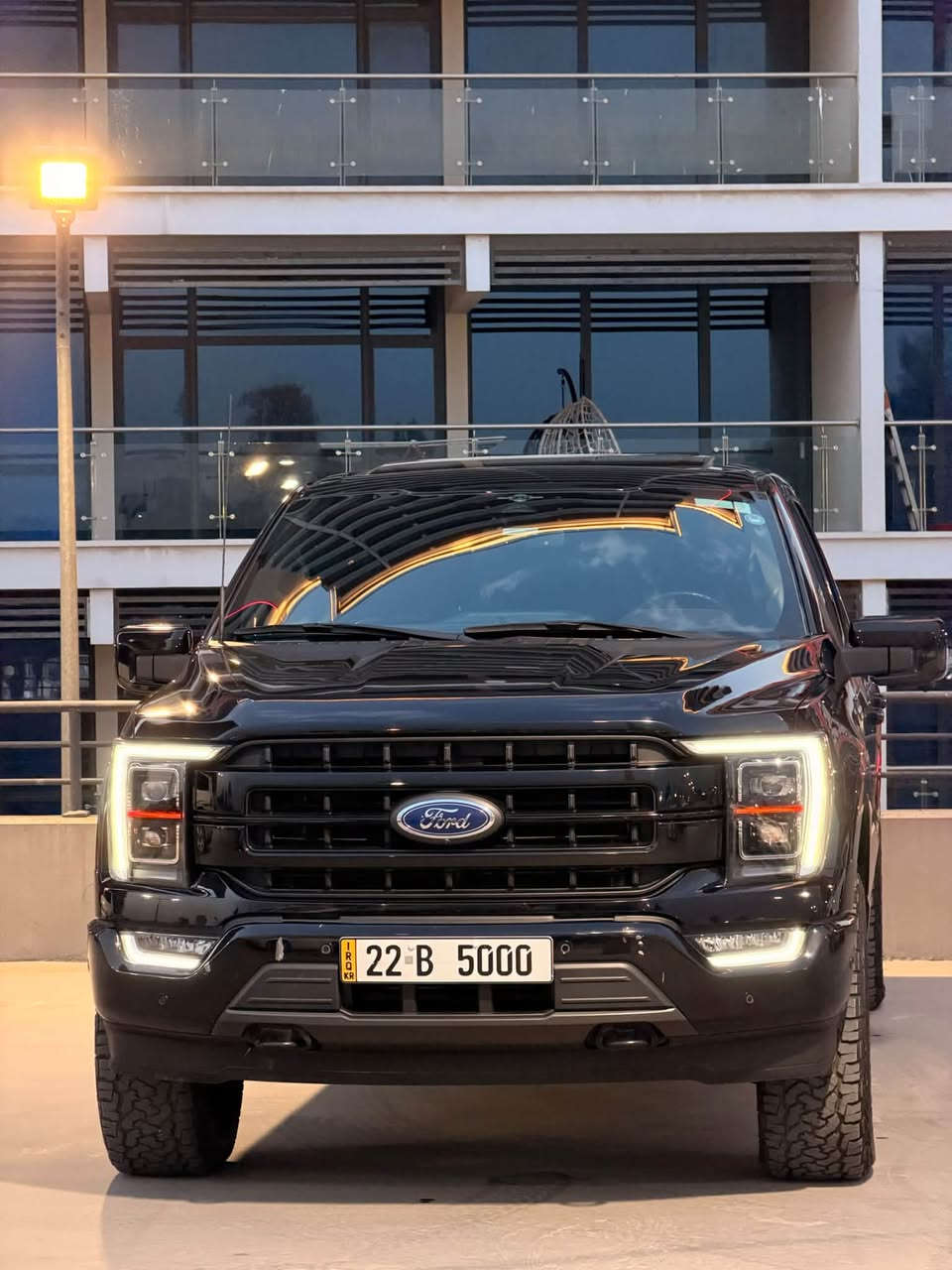 فــــورد F150 لاریـــات و هـــایبرید / استيراد خاص VIP
موديل / ٢٠٢٣ - بودي طويل
ماشية / ٤٥ مايل فقط 
ســـعر / ٣٧٥ 💲 
لـــون / اســـود + مغلف ppf البجم 
🔹 مكينة / ⚡️ Hybrid +  3.5 Twin Turbo
🔷 مـــواصـــفــات / بــانــوراما - هــایبــرد - شــــاشـــة ذكية كبيرة - شــاشـــة عداد اليكتروني - حـــســاسات امامي و خلفي و جانبي - داخل افخم نوعية جلد لونين - تايرات و ويل حجم بلادي عملاق - انارات اضافية داخل بودي و جوانب سيارة - شاشة عربية - دواســـات کــهربائــیـــة - رادارات امامي و خلفي - سماعات بالكشن و سقف - بانوراما كبيرة - منافذ كهرباء ٣٠ امبير - تشغيل عن بعد - مكينة ٣,٥ توين تيربو هايبريد - مضلل بالكامل - لايتات عدسة و زينون متحركة - هواية مواصفات اخرى ……. الخ 
 🔹الضرر و رقم شاصي / 1FTFW1ED0PFB45556
الحادث / تبديل بابين باادي نفس اللون + pdr شبر بالبودي + تصليح سيارة من دبي كلها بيدي و اني كصيت سيارة من امريكا . 
رقم / اربيل + موافقة تضليل 
موبايل 📲 :  ***********
موبايل 📲: ***********
