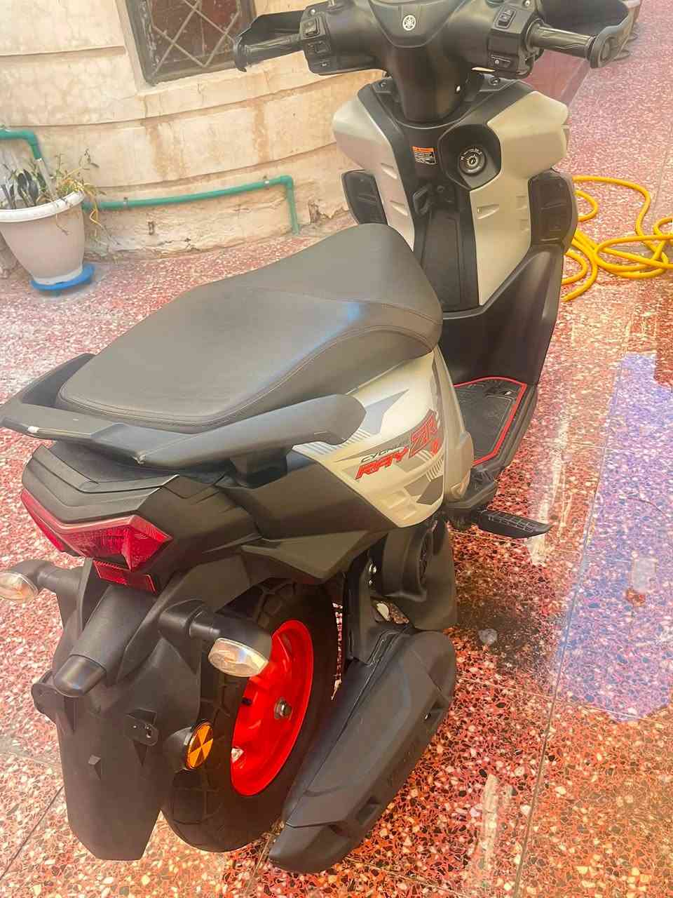 السلام عليكم دراجة ZR 23 مرقمة الدراجة  ونظيفه كلش مامبدل بيها اي شي وكاله بنزين كله محسن ودهن امزويل محافضين عليها من الاخير وبالعافيه على الياخذهه سعرها2750 وبيها مجال
***********
