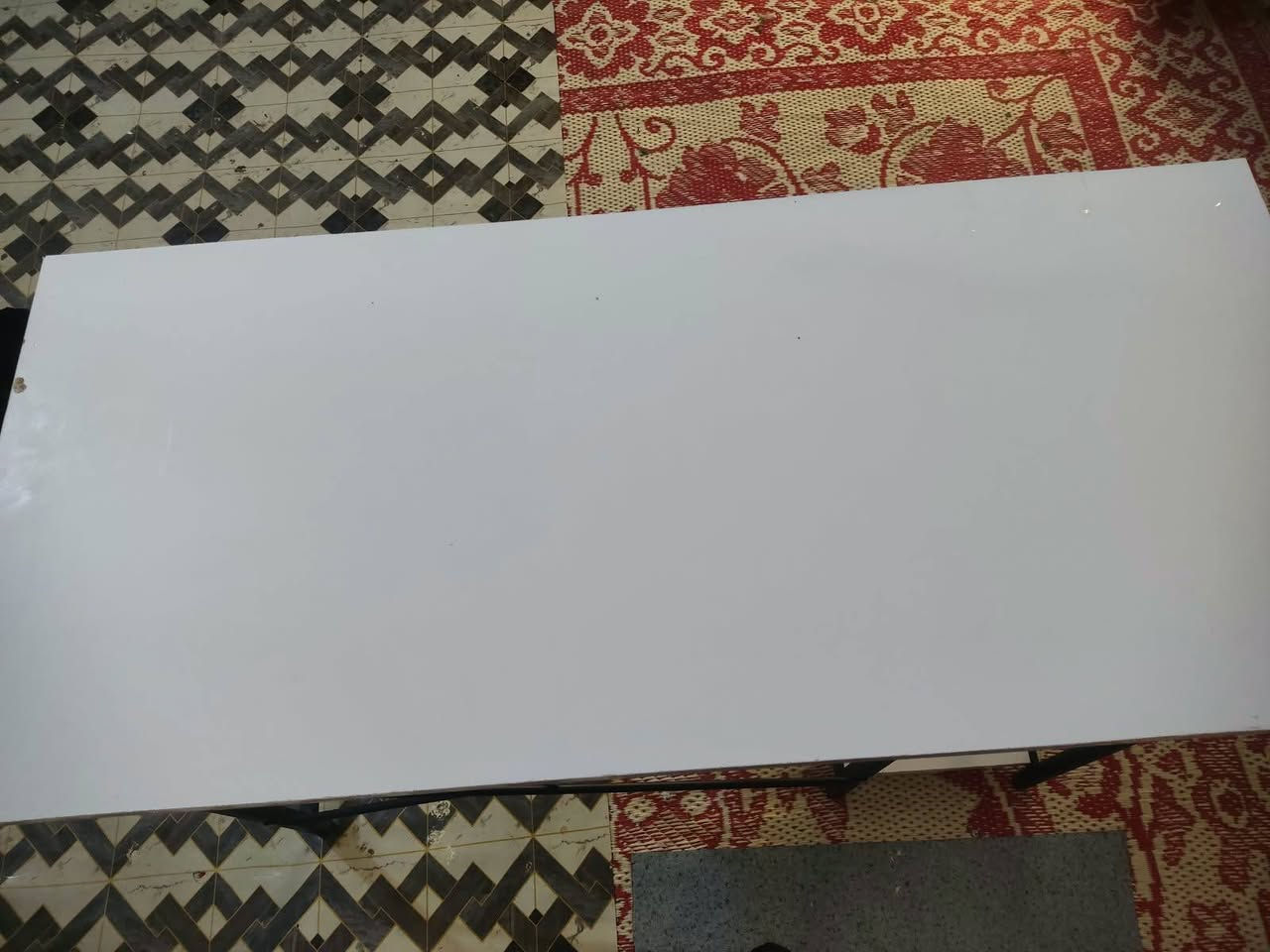 ميز دراسه مستعمل للبيع لي يحب يتواصل عواتساب ***********
