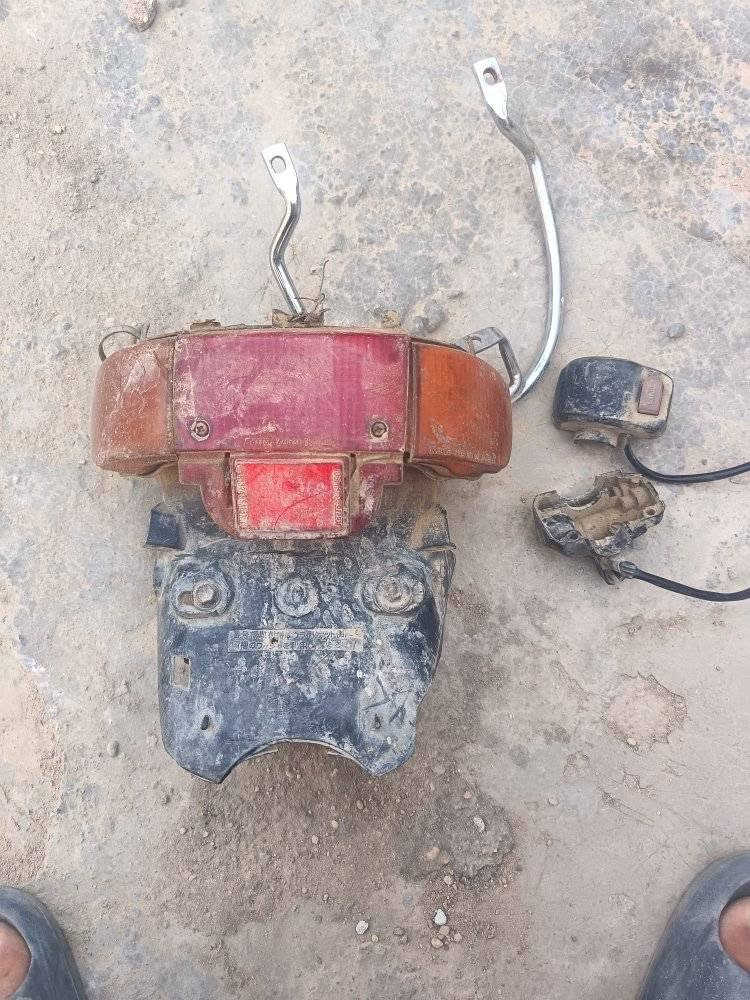 بطة • قطع غيار • ذيل أصلي
