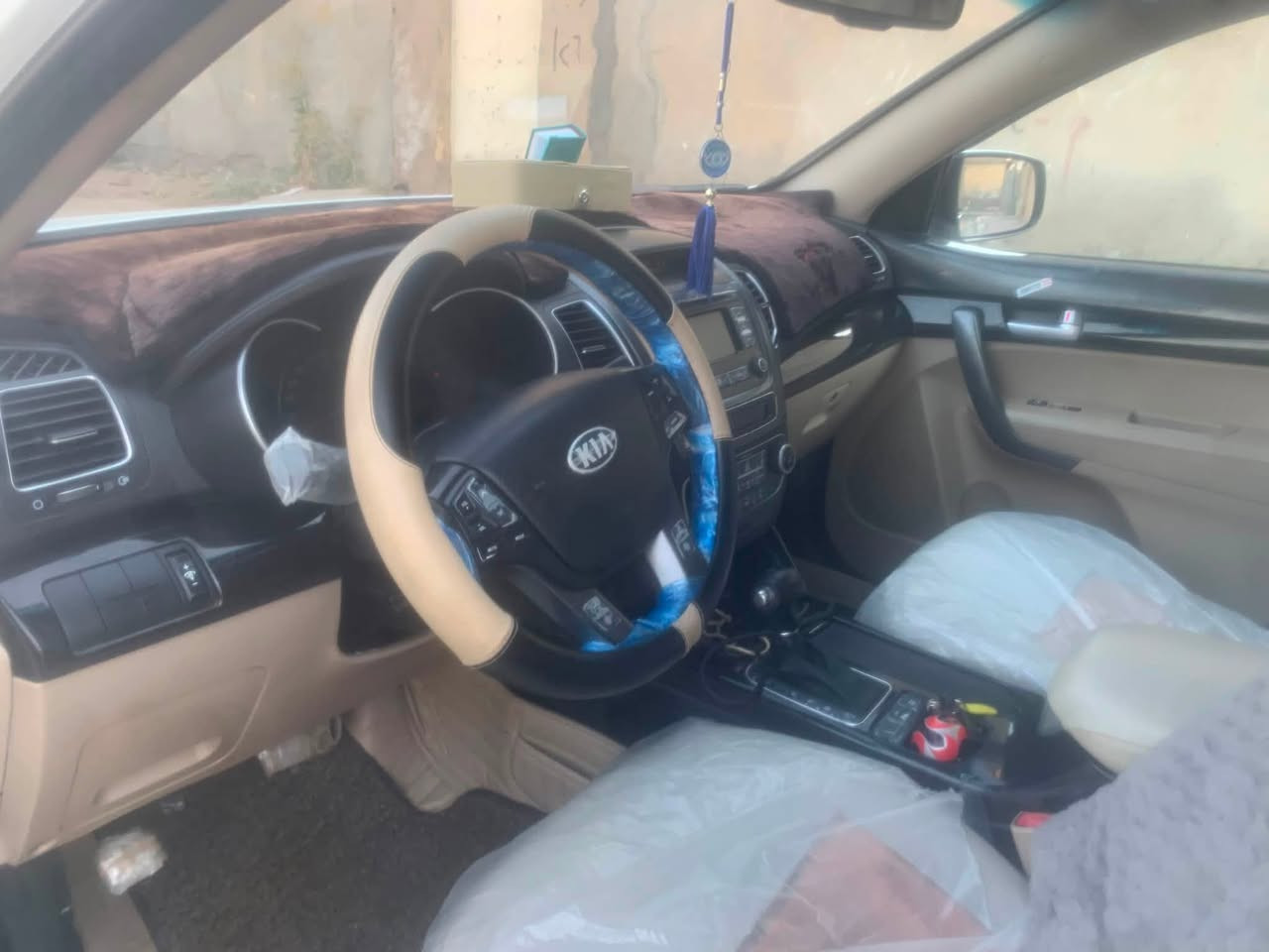 البيع سورنتو موديل2014رقم اربيل بسمي تحويل ثاني يوم
خليجي فول موصفات شرط الفحص 
مكفوله كفاله عامه 
موصفتها 
بصمه وبصمت ابواب 
حساس امامي خلفي 
بنرامه
سبعه راكب 
3قطع تبريد
أشاير مري +شفط
سياره نضيفه خير من الله 

سعر165
اتصال ***********
