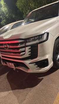 للبيع سيارة لاندكروز vx 2025 شركة ساس  ماشيه ٨ الف  مغلفه ppf  رقم بغد...