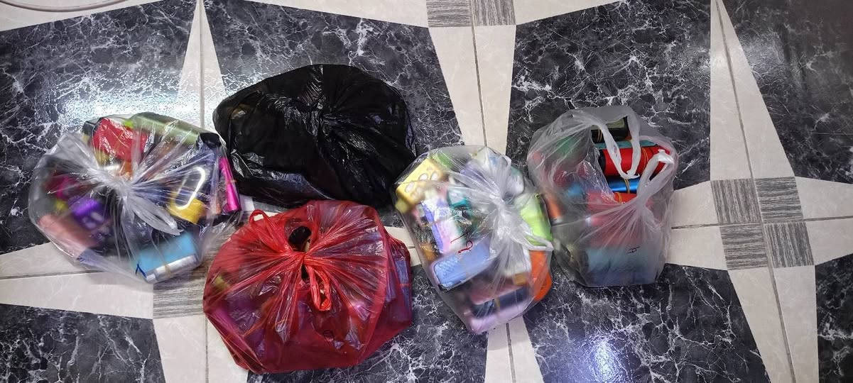 عندي نراكيل مستعمله شلعه الكترونية الي يستفاد منهم من بطاريات نراكيل خلي ياخذ  بسعر رمزي وحده  ع 500دينار عدد178 وحده كوله شغال  ابيع شلع شي ع شي   مكان بغداد *********** توصيل ماكو عندي
