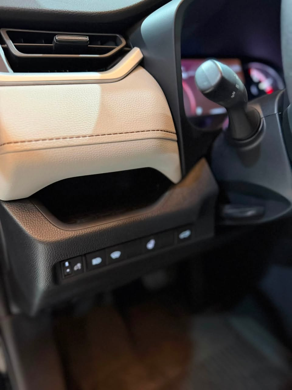 🔥 Toyota RAV4 XLE 2023 للبيع 🔥
🚘 المواصفات:
• XLE
• بصمة وتشغيل زر
• باب خلفي كهربائي
• رادار
• جملغ صبغ و ربع بونيد
• إيرباگ ستيرن سيستم

• السيارة نظيفة وجاهزة

💰 السعر: 218 ورقة — مجال بسيط

📍 العنوان: دهوك

📞 استفسار كورك: ***********
📱 واتساب: ***********

🔥 للجادين فقط.
