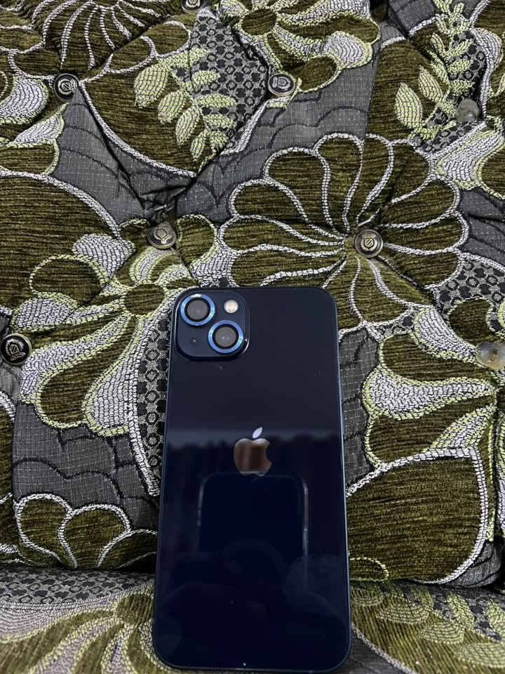 ايفون 13 عادي شرق اوسط ماستر A/AA
ملحقاته كاملة كارتون مطابق 
- *التخزين*: 128GB
- *البطارية*: 88%
- *السعر*: 500 الف سعر نهائي 
- ⁠مكاني الحلة 
متواجد اتصال فقط 
- ⁠رقمي ***********
