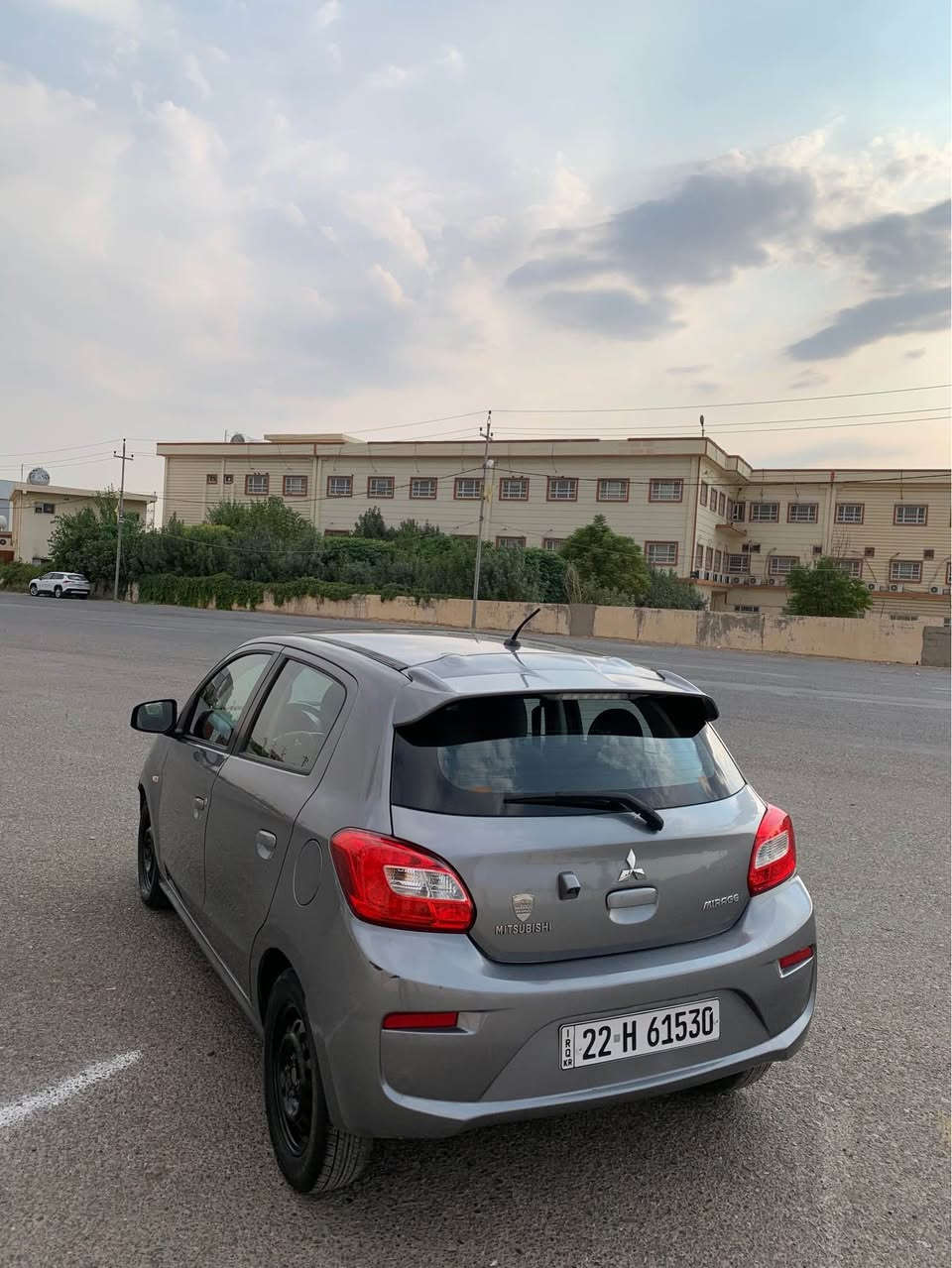 Mitsubishi mirage 2019
‎شاشە.كامیرە.تەحدید سورعە.سوكان ڤۆلیۆم 
‎سەیارەكە ٣ پستۆنە و سیستەمی ئێكۆی هەیە بەنزین زۆر كەم دەخوا
‎٧٤٠٠٠ میل ڕۆیشتوە
‎چاملغی سایێق و نیو بۆنیتی بۆیاغە بێ ژۆرێ بێ ئێرباگ 
‎گێڕ مەكینە تەبرید هەموی بە شەرت 
‎ڕەقەمی نوێیە هەزەی نوێیە سەنەوی تا مانگی ١٠و بە ناوی خۆمە
‎نرخی ٨٢ و مەجالێكی كەم 
***********
‎واتس ئەپ *********** أربيل, العراق
