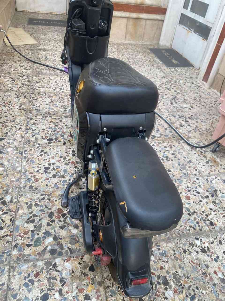 سلام عليكم دراجه أر ٩ لل بيع كلشي مابيه بس شخوط و تجوه ليوره موجوده بطاريه كبار ٣٢ أبير ٥ بطاريات و سعره ٣٥٠ ألف و بيها مجال و اوتواصلو علا هاذ رقم ***********
