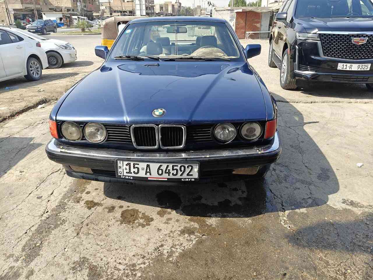 السلام عليكم بي ام 730 سته سلندر 3٫0موديل 93اصل فتحه دبل جكمجه ودبل ايرباك تخم تاير صدر خلفي جديدرقم انبار انكليزي بسمي منضومه بانزين جديده الغرفه نضيفه  السياره مكفوله من الصبغ عدا جاملغ خلف السائق بي صبغ والباقي كفاله  مكان السياره بغداد الدوره ***********
