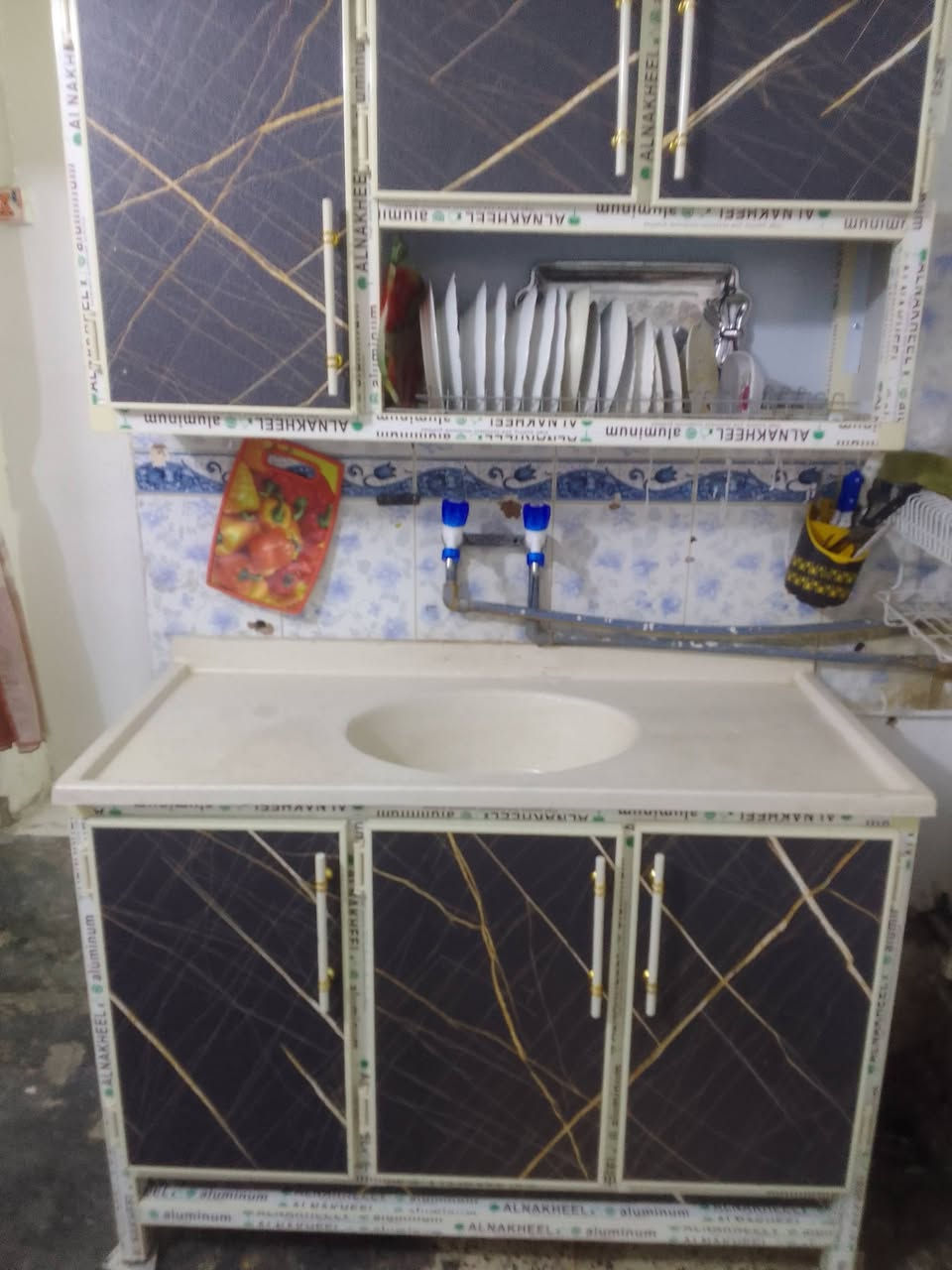 غراض مال بيت جدد للبيع مال جيرانه خطيه محتاجين ويردون يبيعوهن كاونتر جديد وتخم جديد وبلازمه جديده 32 الاتصال ***********
