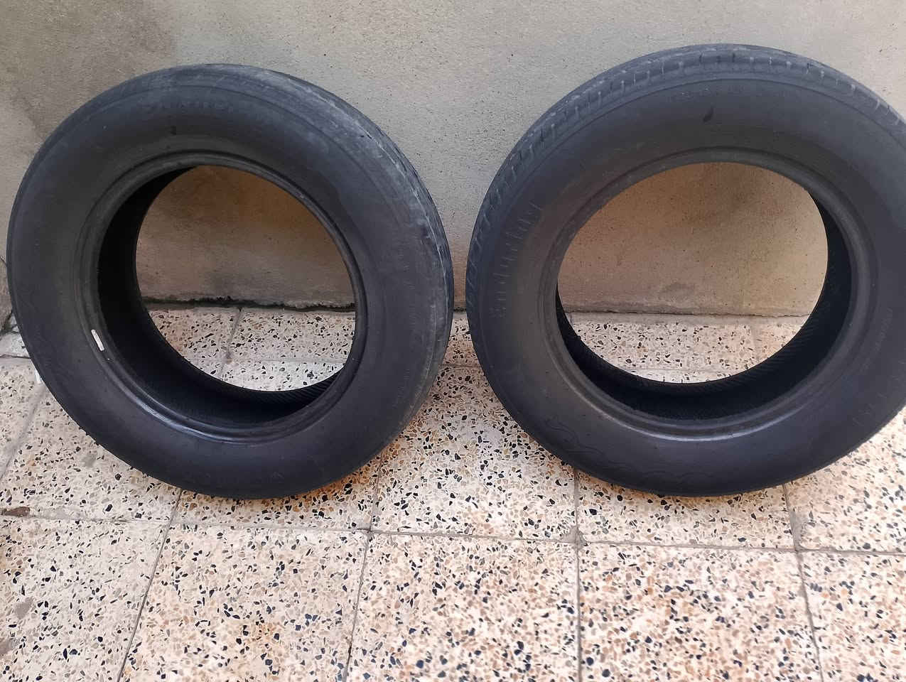 للبيع تواير زوج خط ابيض وزوج عادي ***********
