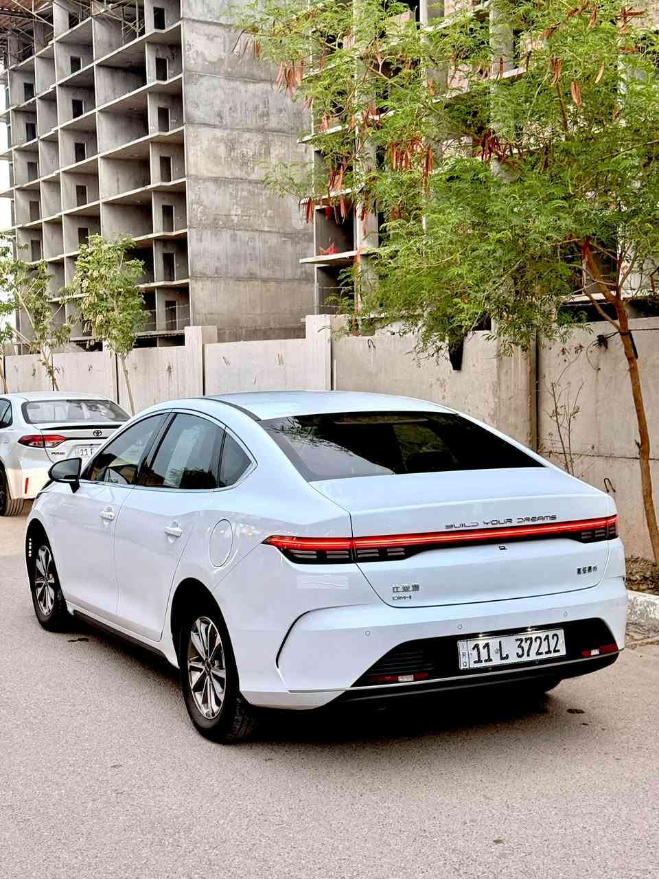 السلام عليكم 
للبيع دستروير 2025 ماشيه 22 الف الكلي 
رقم بغداد باسمي تحويل مباشر 
مواصفات فول ماعدا الفتحه
-اناره زنون + بك لايت led 
-بصمة دخول ذكي +بصمة تشغيل 
-شاشة كبيرة  دواره +كير ماوس 
-اوتو هولد +هاند بريك دكمه +مود درايف 
-قطعتين تبريد + منافذ شحن امامي خلفي
عدتهه كامله بصمه وكارت وشاحنة الاصلية  
+ منفاخ وفوم بعدهن ممستخدمات 
السيارة جديدة جدا بيها فقط تعديل بسيط pdr بحافة الباب مأشر عليه بالصور 
السعر 20,500   
مكاني بغداد الكرخ 
*********** 📞
