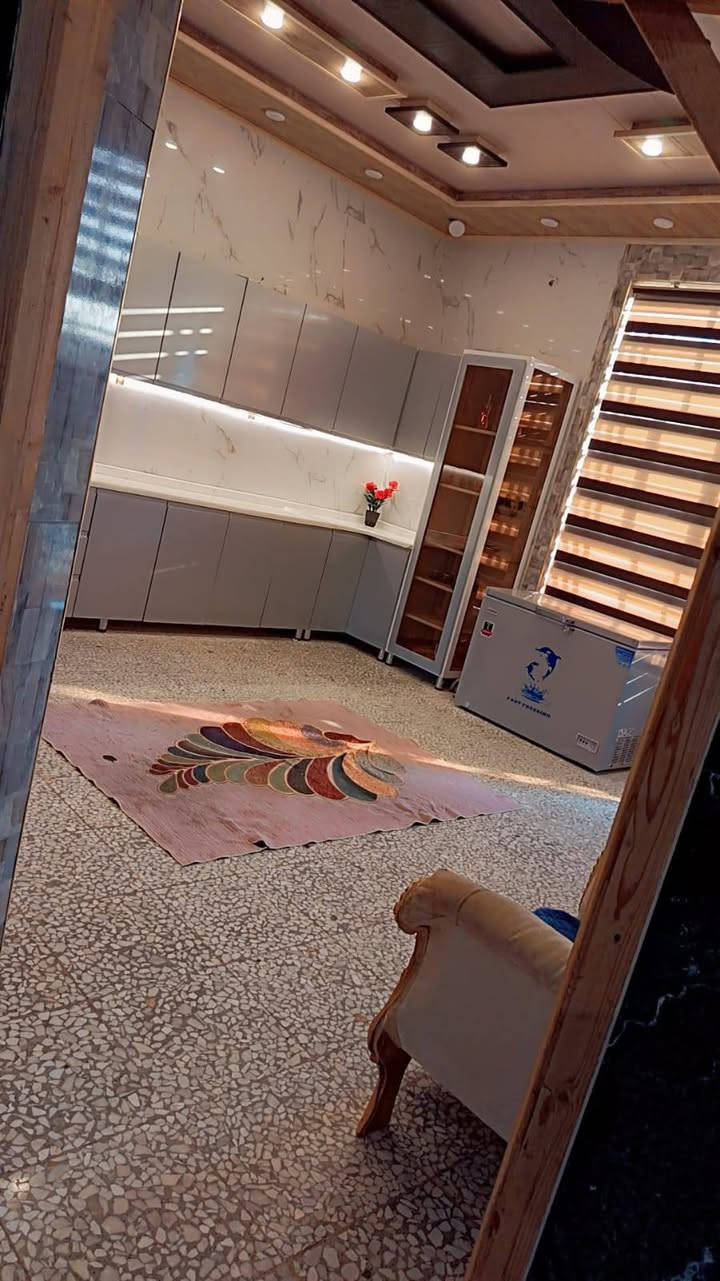 سلام عليكم
بيت لبيع المكان كوفه علوة الفحل 
المساحه ٦٠٠م  مشمول بقرار ٣٢٠ 
البناء ٣٠٠ والحديثه ٣٠٠ كما موضح بالصورة 
السعر الاتصال على الرقم ***********
بي وتساب بيع مستعجل
