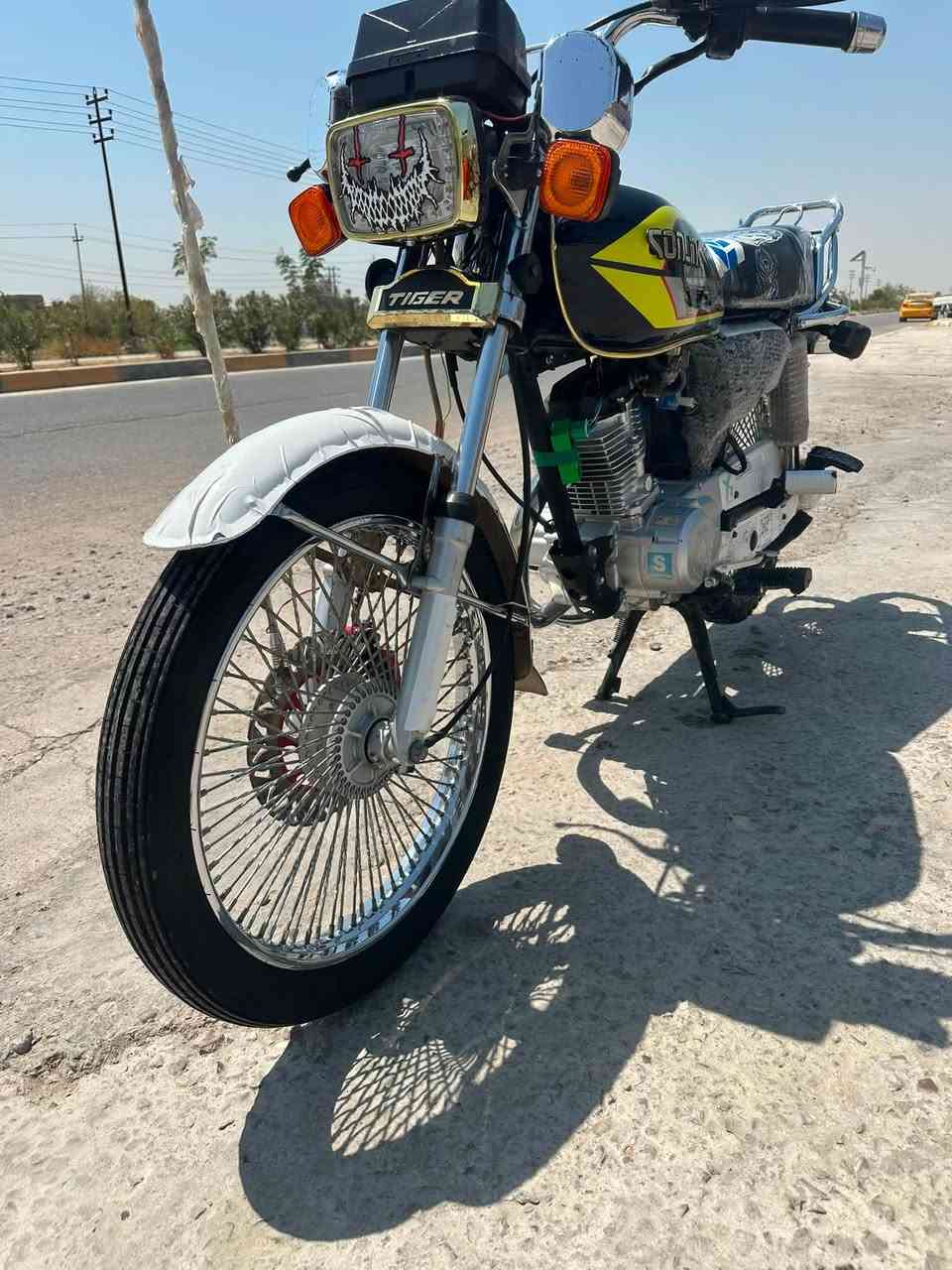 سلام عليكم دراجه  للبيع   تايكر موديل 2️⃣0️⃣2️⃣3️⃣                                             كهربائيات كلها شغلات ضفيره جديده خاص ماكو بس اتصال     ***********
