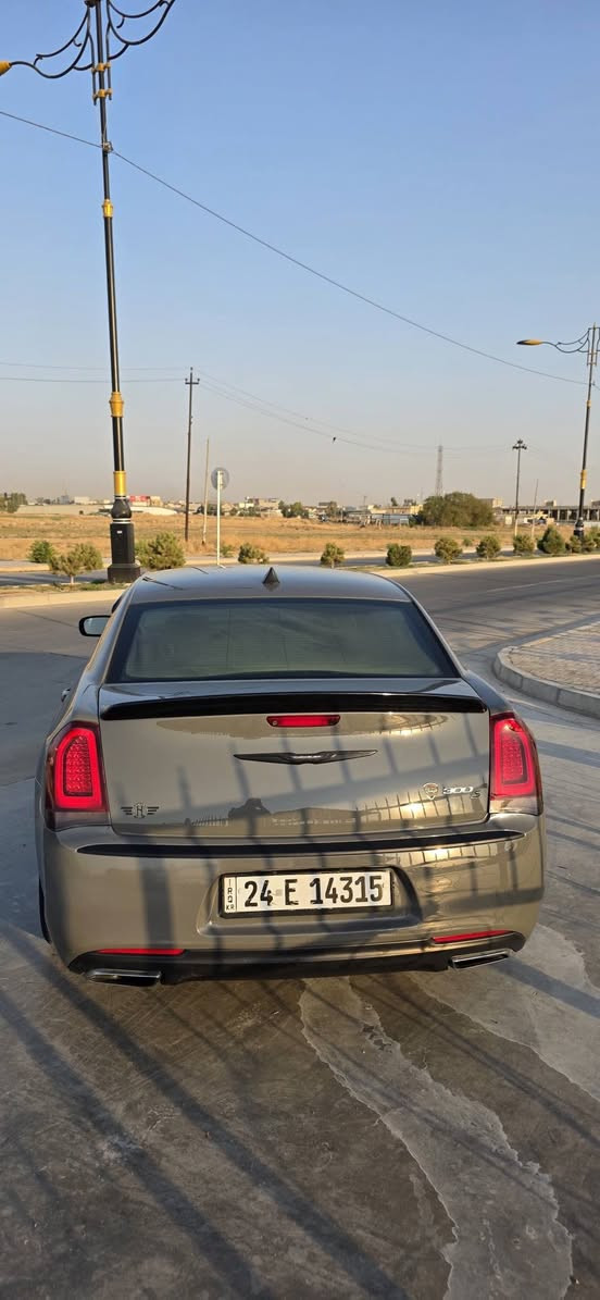 Chrysler S300
سلام عليكم اوباما 2017 للبيع
وارد كندي بدون حادث بس من اجت طلع بيها 3 قطع كلير
 وهنا بالعراق نطخ باب الورا سايق ونصبغ  وسونارها موجود✅️

ماشيه 173mi

مواصفات الS معروفة 
كشنات كهرب + تدفئة كشنات وستيرن ✅️
تشغيل عن بعد✅️
شفتات ستيرن✅️
شاشة جبيره ✅️
كير ماوس 8نمر ✅️
سماعات bose✅️
دمام خلفي ✅️
حساسات خلفيه✅️
وباقي المواصفات مالها معروفة 🤝🏻

سيارة عليها ادامة كامله من دعاميه للدعاميه  يعني مصرف دينار واحد مذب عليها ان ساء اللن
دهونات كلها جديدة ✅️
طخم حدادي جديد✅️
محرك+ كير كفااله شرط الفحص 

سيارة شرط بعد احلى من الصور تجي وتشوف بعينك 

مكاني موصل 
سعر 208 وبيه مجال 
والي تعجبه وماعندا سيارة كدامه بلاش ❤️

***********
