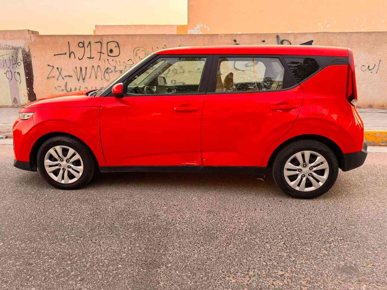 السلام عليكم 
صول مديل 22وارد امريكي
مكينه 2000دوش
ضرر البنيد فقط صبغ 
ماشيه 39
السونار مرفق بلمنشور 
السعر ١٣٠وبيه مجال
***********
مكان حي العامل
