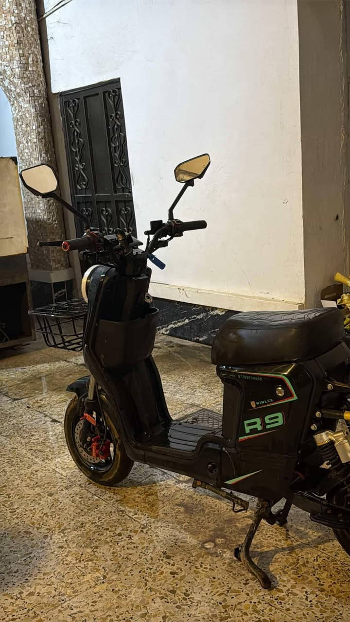 للبيع شحن R9 ⚡️🔥
دراجة كلشي بيها جديد ونظيفة جداً، استعمال خفيف.
الفار، السلات، المرايات، التواير والبريك  كله شغال
النقص فقط البطاريات، يعني تحتاج بطاريات حتى تشتغل وتتحرك. كلشي جديد تايرات كلشي ماضيوف اله بس بطاريات حط وتونس

📌 R9 شحن كهربائي
📌 كلشي جديد وجاهز بعد تركيب البطاريات
📌 السعر مناسب للجادين
📍 الفحص والمعاينة بالمكان
❌ ما أبدل، بيع فقط

اللي جاد يراسلني خاص والسعر نتفاهم عليه
*********** او مراسلة الصفحه
