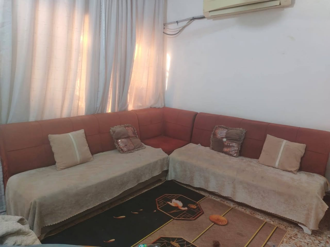 السلام عليكم كاونتر للبيع سعره 140والتخم سعرها 75للاتصال ***********
