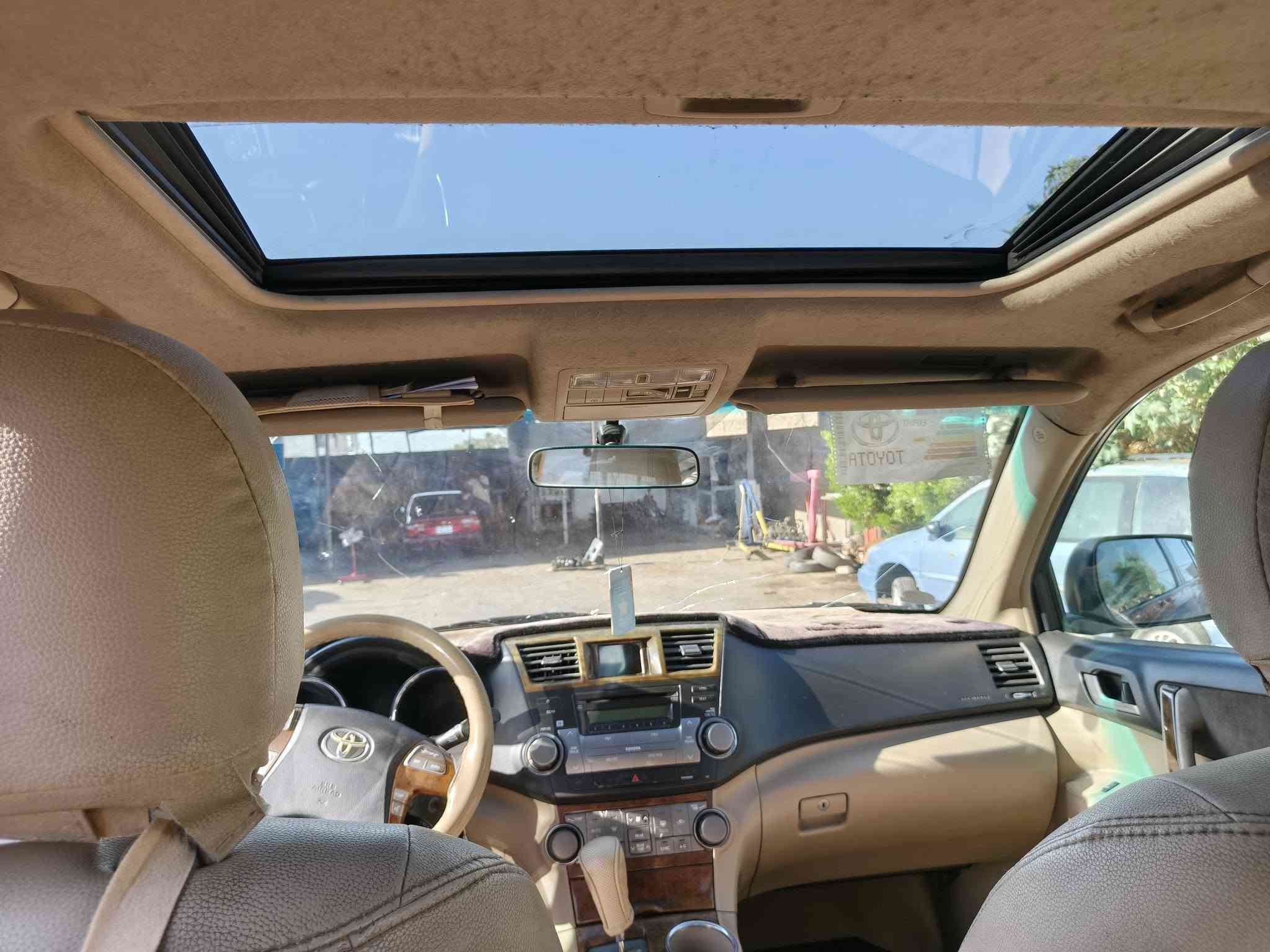سلام عليكم هايلاند ٢٠٠٨ فول مواصفات فئه سبورت
٧ راكب 
٣ قطع تبريد 
كشن VIP 
مثبت سرعه 
سونار 
شاشه عطلات 
صندوق كهربائي 
فول ع آخر 
بيها قطعه وحده صبغ 
السعر المطلوب ١٢٥
