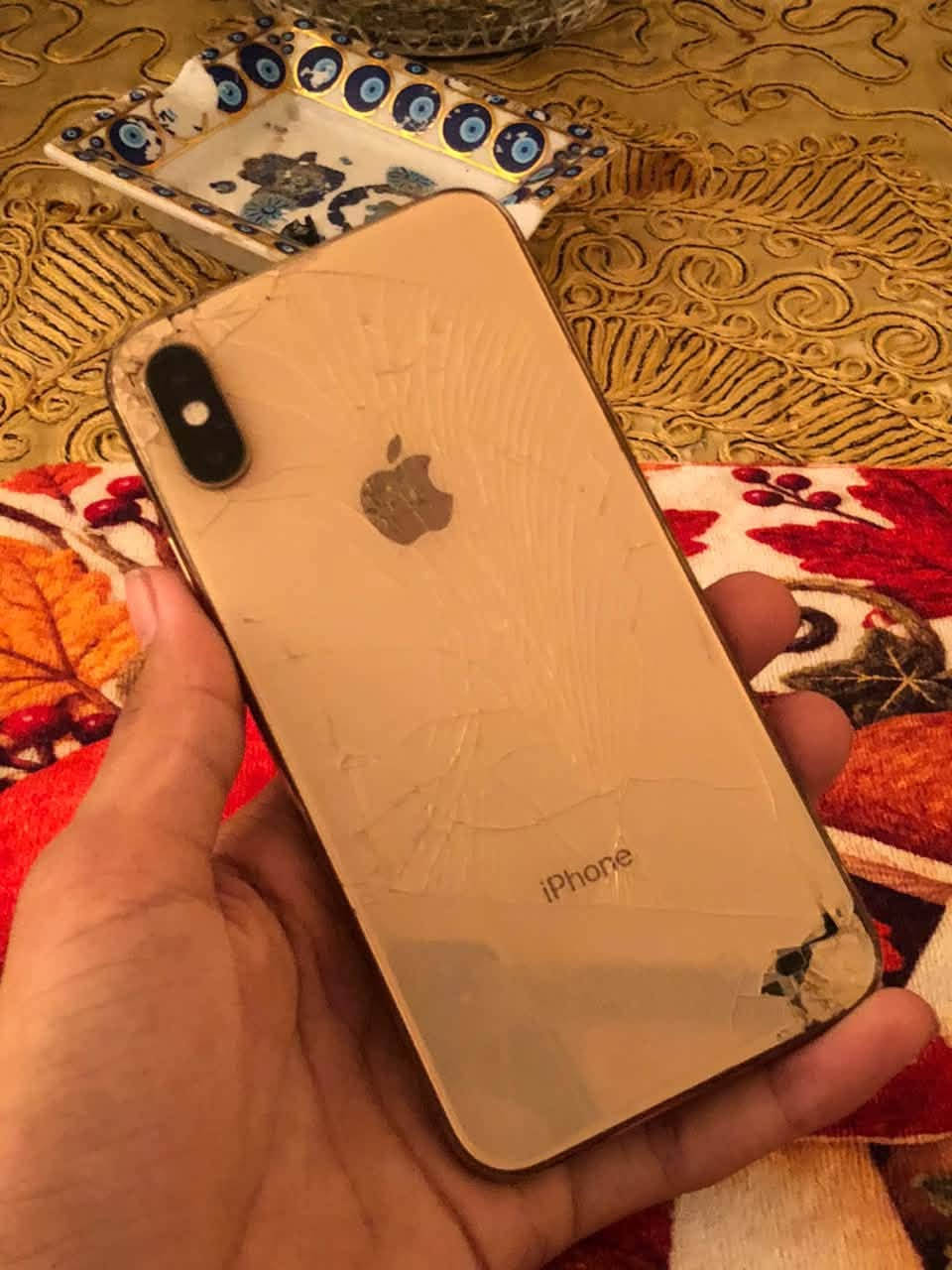 للبيع جهاز iPhone XS بحالة شغال وبسعر اقتصادي مناسب للاستخدام اليومي أو كجهاز ثاني.
المواصفات والحالة:
 الذاكرة: 64 جيجابايت.
 البطارية: مستبدلة جديدة.
 Face ID: متوقف (لا يعمل).
 الظهر: فيه كسر (واضح بالصور).
 الحالة العامة: الجهاز شغال ونازل منه كل شيء تمام.
💰 السعر: 90,000 دينار عراقي.
📍 المكان: بغداد - زيونة.
🚫 التوصيل: لا يوجد توصيل (استلام مباشر من المكان).
للتواصل والاستفسار، يرجى المراسلة على الخاص

نص مكتوب في الصور:
- ٨:٤٤
- رجوع
- حول
- الاسم
- إصدار iOS
- اسم الطراز
- رقم الطراز
- الرقم التسلسلي
- < iPhone ❤️
- < 18.7.10
- iPhone Xs
- MTAJ2LL/A
- G0NCM643KPFR
- انتهت صلاحية التغطية
- الأغاني
- الفيديوهات
- الصور
- التطبيقات
- السعة
- متوفرة
- ٣٦
- ٨٢
- ٢٦
- ٦٤ غ.ب.
- ٣٠,١ غ.ب.
- ٨:٤٤ الإعدادات خلوي متوقف البطارية عام تسهيلات الاستخدام الاستعداد البحث الشاشة الرئيسية ومكتبة التطبيقات الكاميرا خلفية الشاشة شاشة العرض والإضاءة مركز التحكم Siri الإشعارات الأصوات والحس اللمسي التركيز
- البطارية
- حالة البطارية والشحن
- رسالة مهمة حول البطارية
- غير قادر على التحقق من أن هذا ال iPhone يحتوي على بطارية أصلية من Apple. قد لا تكون التفاصيل الواردة من هذه البطارية دقيقة.
- لمعرفة المزيد
- الحد الأقصى للقدرة
- %١٠٠
- هذا قياس لقدرة البطارية مقارنة بقدرتها عندما كانت جديدة. قد تتسبب القدرة المنخفضة بتقليل ساعات الاستخدام بين عملية الشحن والأخرى.
- أقصى قدرة للأداء
- ال iPhone غير قادر على تحديد عمر البطارية.
- شحن البطارية المحسن
- للحد من استنزاف عمر البطارية، يتعلم ال iPhone من عادات الشحن اليومية، بحيث ينتظر ولا يتجاوز ٨٠٪ حتى يحين موعد حاجتك إلى استخدامه.
- حول القطع والخدمة تجمع Apple سجل تاريخ القطع والخدمة، ويعرض السجل معلومات عن هذا الـ iPhone وحالته وتفاصيل إصلاحه. معرفة المزيد... سجل تاريخ الخدمة البطارية بصمة الوجه غير معروف مشكلة
