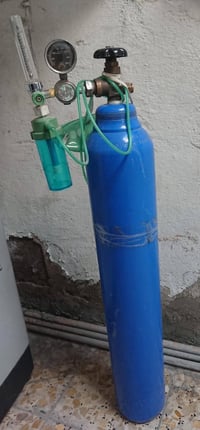 قنينة اوكسجين • للبيع