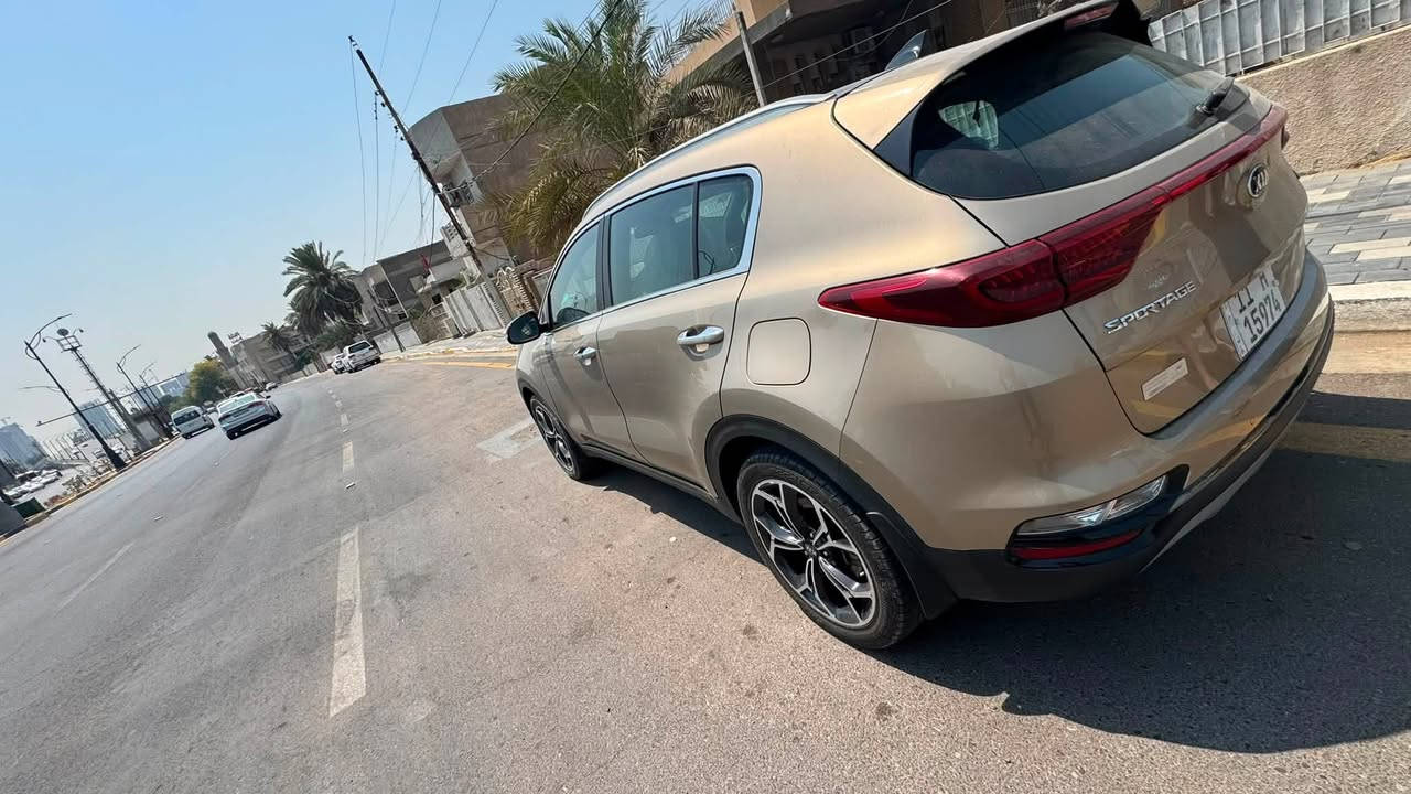 اللهم اجعل لشاريها الخير ولرائيها البركة ومن لايقدر على شرائها رزق ليشتر افضل منها ❤️
كيا سبورتج (جيتي لاين )  لون شمباني ( ذهبي )خليجي سنوية هزة جديدة

مكفوله من الصبغ والتبديل كير محرك مكفول ع وضع الشركة بيها بارد بين البابتين جهة اليمنى 

 فووول مواصفات للاخير 

‏( GT.LINE)  

موديل 2020

المواصفات 

بانوراما

بصمه تشغيل 

بصمه ابواب 

تشغيل عن بعد 

شاشه كبيره 

كامره دواره 

واير ليست شحن 

سايد بريك دكمة 

نظام انحدار 

نظام سبورت 

نظام ايكو 

ماشيه 78 كم

محرك 2000 دوش 

شفتات بالستيرن 

مري شفط كهرباء 

دركة سبورت 

تحكم ستيرن جهتين 

جنطه كهرباء 

كشنات كهرباء 2

كشنات جلد مع تدفئه تبريد 

بلوتوث + اوكس 

بلوجكتور رباعي زنون 

حساسات امامية + خلفيه 

ويل كب كروم حجم ١٩ رياضي

اشاير بالمري 

بك لايت لد 

قطعتين تبريد 

تايرات جدد

رقم بغداد الجديد 

تحويل مباشر 

سعرها 188

مكاني بغداد 
 
هـ ***********

سيارة حلوة مرتبة متصرف عليها اي شي تايرات جدد بانزين محسن دهن جديد كلشي متصرف عليها

اللي تخدمة السيارة ينورني للبيت ويقتنع ومااقصر ويا واللي متخدمة يذكرني بكلمة طيبة وحلوة مثل وجها الحلال جوة مداس اصغر واحد بيكم وتحياتي للجميع
