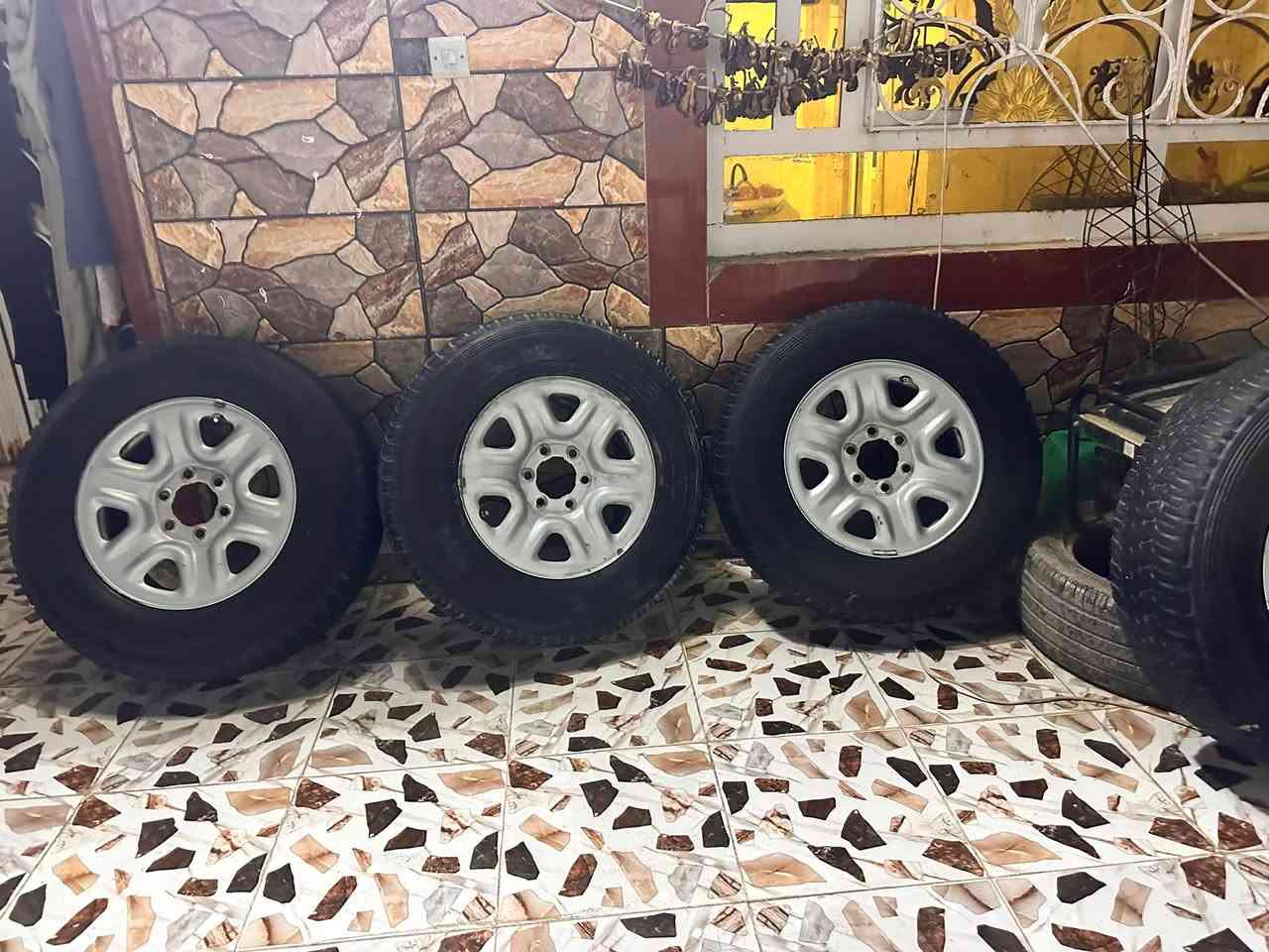 تاير ويل تخم جديد مال الاندكروز GX السعر ٤٥٠٠٠مكان الحله ***********
