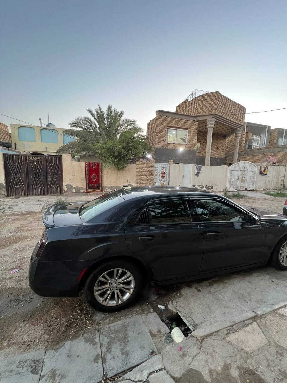 السلام عليكم مرخصه الادمن سياره للبيع اوباما  مديل 18مرمزه 21 سياره كفاله عامه 
فئه Sلفول موصفات ماعدى الفتحه 
كشنات كهربائيه 
تدفئه وتبريد 
كشن حضن
ردار امامي
حساسات امامي خلفي
نقطه عمياء
خزن ميموري
شاشه كار بلي
شفتات ستيرن
تشغيل عن بعد 
رقم بغداد سياره خصوصي
لوحات انكليزي 
ويل مكسيكي 
تخم تاير جديد 
منضومه غاز جديده تانكي 100L
الـسـعر 185وبيه مجال وترهم مراوس بدورنكو 

***********
وانه خادم للطيبين
