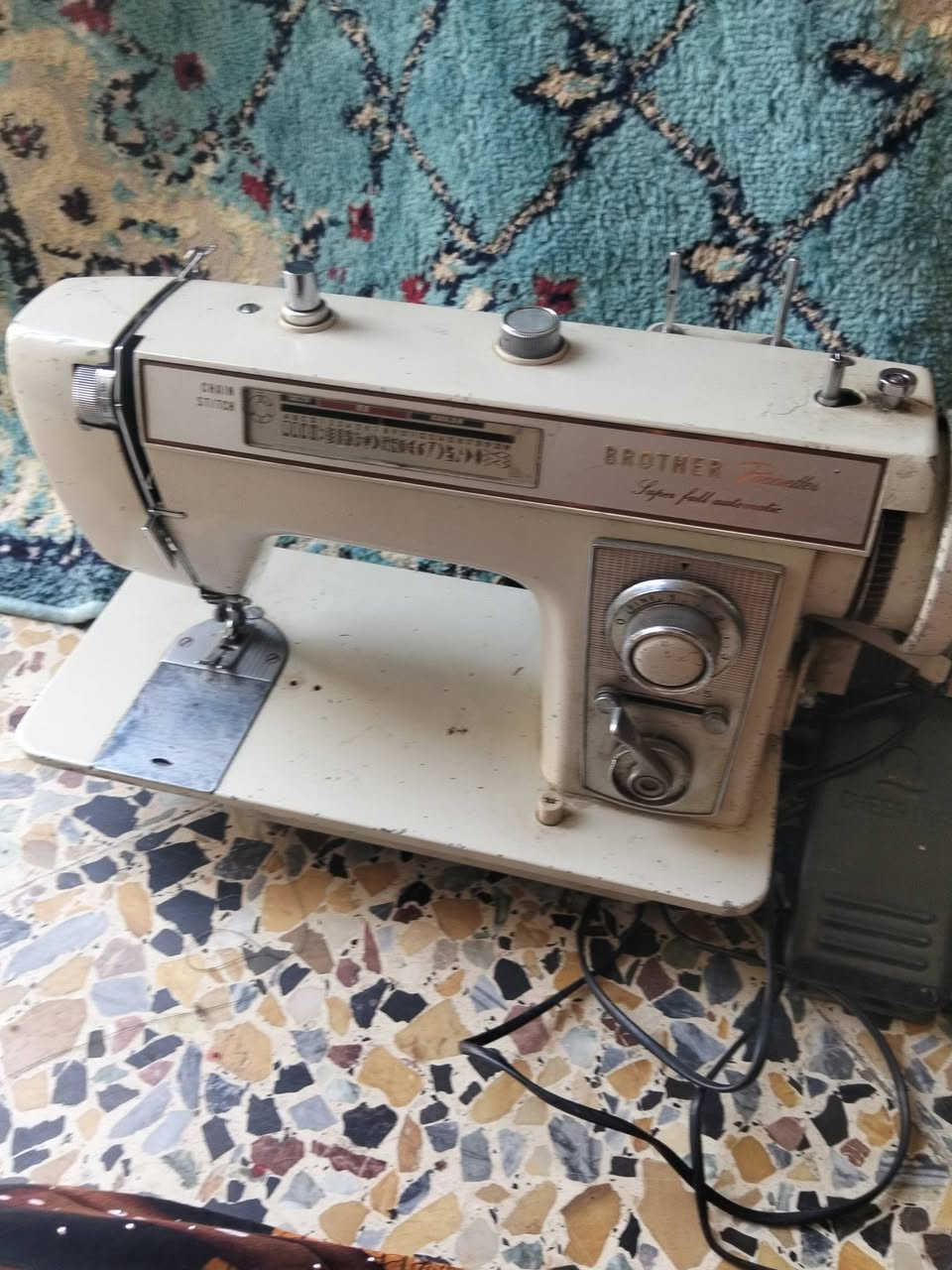 سلام عليكم للبيع مكينه خياطه برذر مستعمله سعر 150وبيه مجال مكان بغداد ***********
