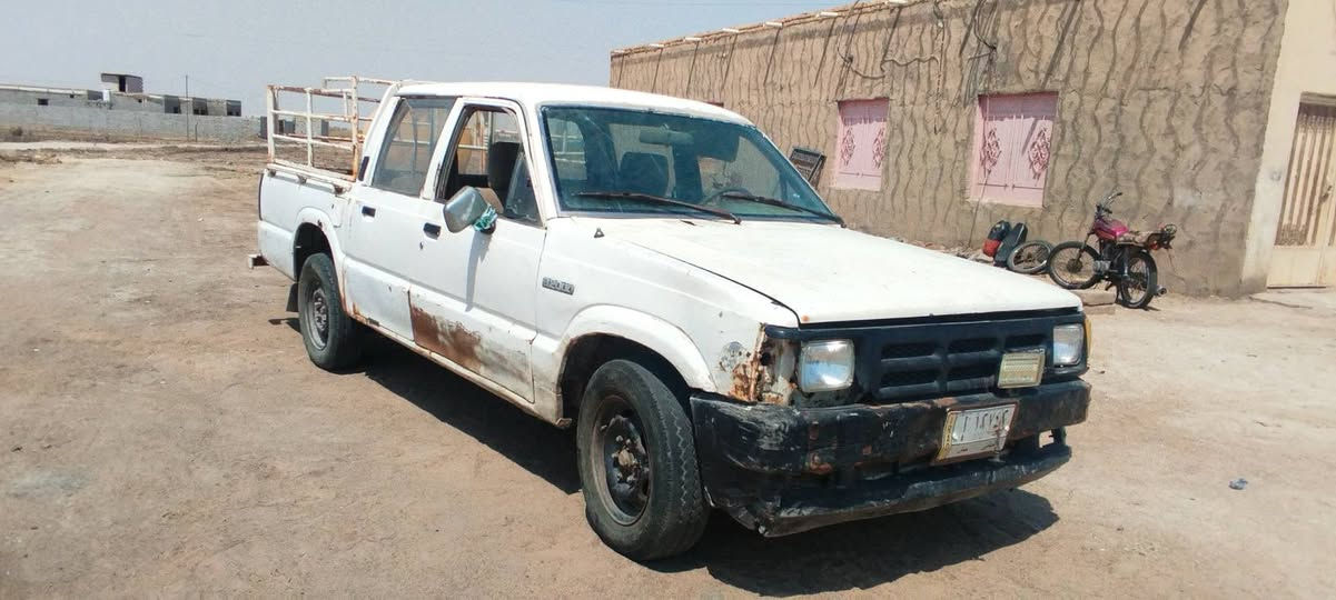السلام عليكم بيكم لبيع أو مراوس 
مازدا موديل 96 رقم مثنى باسمي 
رقم الهاتف ***********
الناصرية البطحاء..
