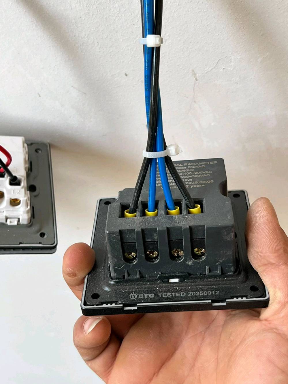 كادر الماستر للمقاولات العامة والتصميم الداخلينقدم خدماتنا بأعلى معايير الجودة وبدقة وسرعة في التنفيذ:جبس بورد: أحدث الديكورات والتصاميم العصرية.تأسيسات كهربائية: عمل احترافي ومتكامل.صبغ وديكور: أصباغ عالية الجودة وبلمسات فنية.عزل تام: عزل مائي وحراري بضمانة حقيقية.📞 للتواصل والاستفسار:***********
‏***********
‏