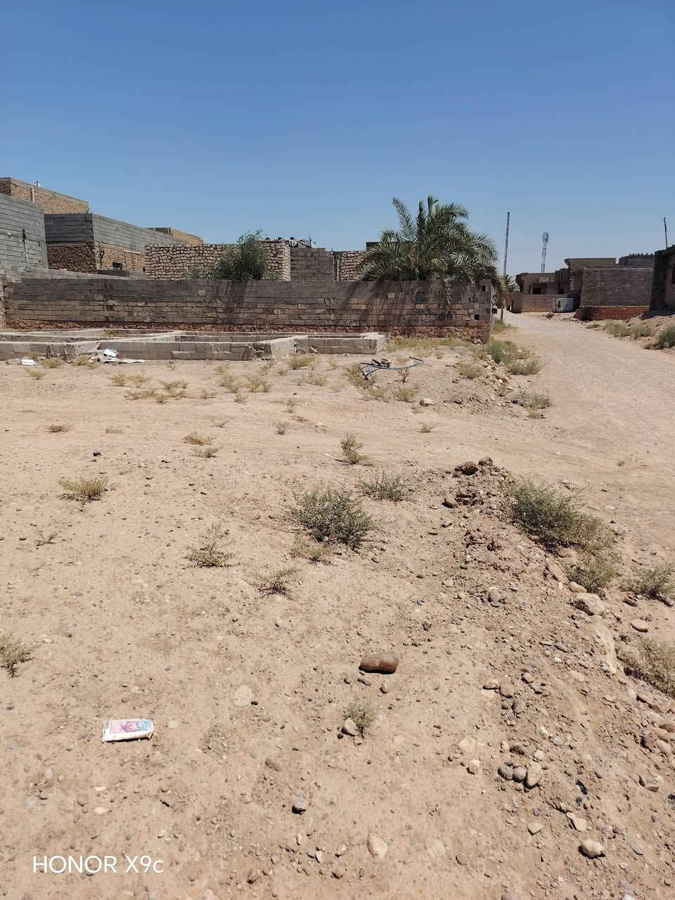 مكلف بنشر سلام عليكم للبع قطعه ارض في حي الزيتون  المساحه 460 رباط مسلح علا شارع 7 امتار مي وكهرباء اقرب نقطه داله اسواق الرشيد تبعد عن صيطره الجسر 200 متر هاذ رقم صاحبها ***********
