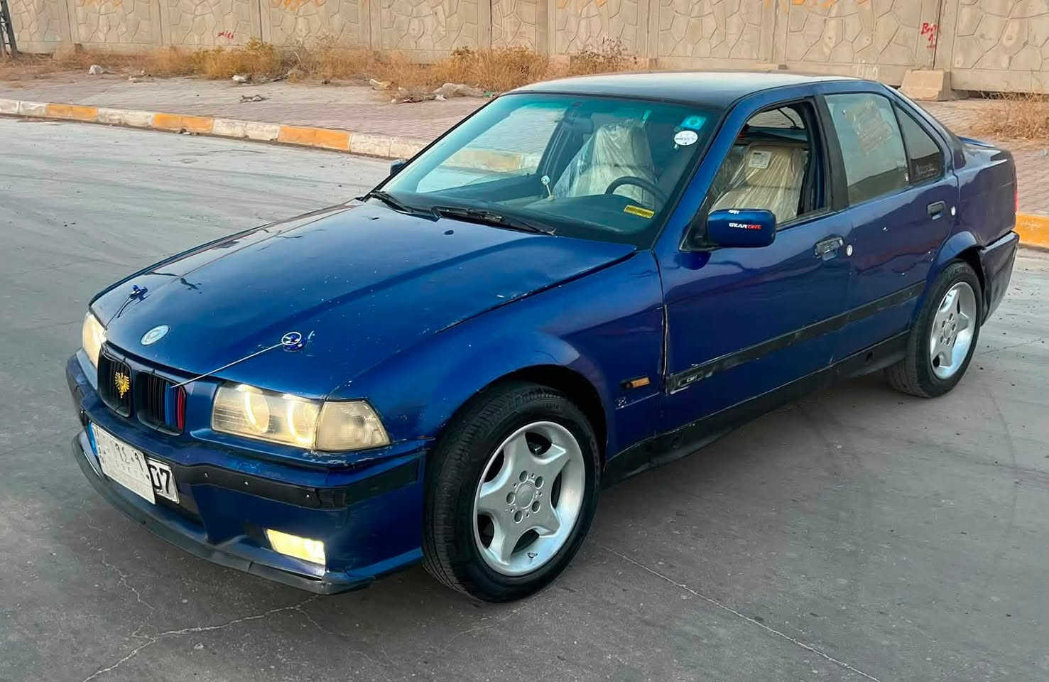 سلام عليكم البيع بيئم صقر موديل 1992 سياره حلوه ونضيفه كير محرك بل شرط تايرات صدر كهربائيات كله جديد منضومه لايت جديد كير عادي شرط تحويل وكاله البيع او المراوس مكان سياره كركوك سعر 27 وبيهه مجال  شراي يتصل ***********
