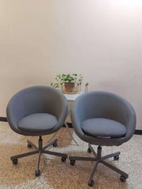 عندي كراسي دوار  للبيع السعر 150 اثنيهن والاستفسار عل هذا رقم ‏‪0770 8...