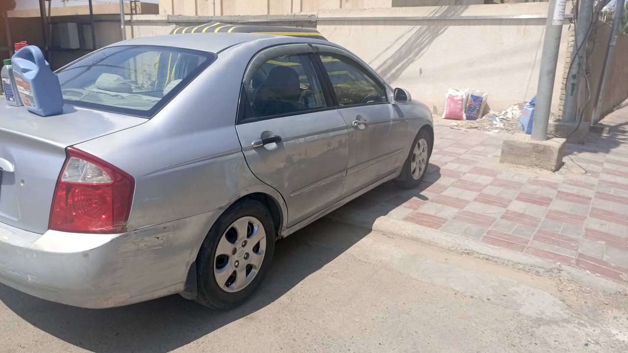 سبكترا موديل 2005 للبيع 
سبكترا موديل 2005 للبيع رقم بابل مشروع وطني قبل عشر ايام هزة جديدة وحولته دولي مميز رقمه 
محرك وكير على البلاد شرط كل شهرين أبدل دهن بروفي كار اللتر ب15
دورة المياه شرط مي الماني زيتي اللتر ب7 آلاف دينار 
باتري قبل خمس ايام شاده بعده بجيسه من رعد الشوك
داينمو قبل ثلاث اشهر فتحته من سيارة حاوية 
عمبار فتحته من سيارة وشديته قبل ثلاث ايام 
دسكات وبونزات قبل اسبوع شادهن قبل الهزة 
سبير البلادي موجود بيه
حادثه جاملغ امامي عكس السائق مال امريكا 
السيارة جاردة لاصبغ جمالية ومليانه معجون انت تصبغه على ايدك 
تبريد السيارة غاز طاير قبل شهرين وماسويته 
اي استفسار الاتصال ***********
السيارة باسمي صارله 8 سنوات عندي من البيت للدوام ومن الدوام للبيت 
السعر 67 ورقة علما ابيع عقد مروري اداور مباشر
