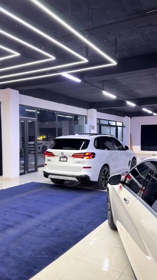 Bmw-x5 2026 clean title M-package 22,000mil White & brown  New ful option  Call for price: *********** ***********
