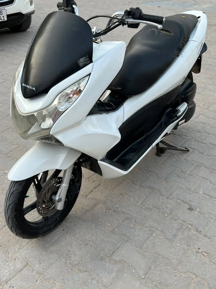 سلام عليكم  Pcx جيل اول يابانيJf مكفوله      ماشيه 31 الف قبل 3 شهر من نازله رنبه   حساس زدحام حساس ستان كله شغال دهن موتل دراجه خير من الله   السعر مليون و 500   ***********   مدينه الصدر
