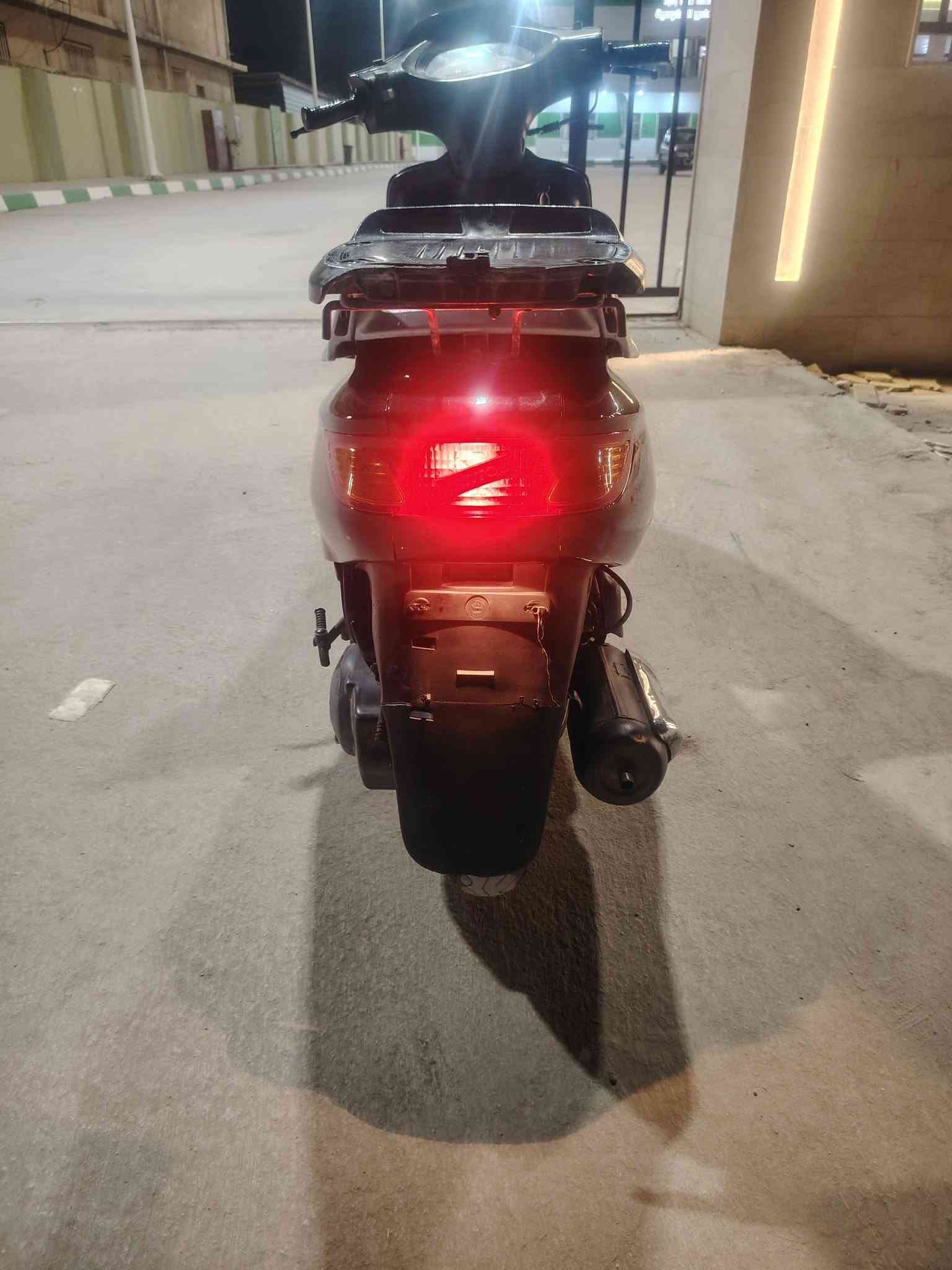 دراجه فراشه فحل دسك محرك مامفتوح   كل نقص مابيه تاخذه عل فحص سعر 600 بيه مجال لشراي  رقمي ***********
