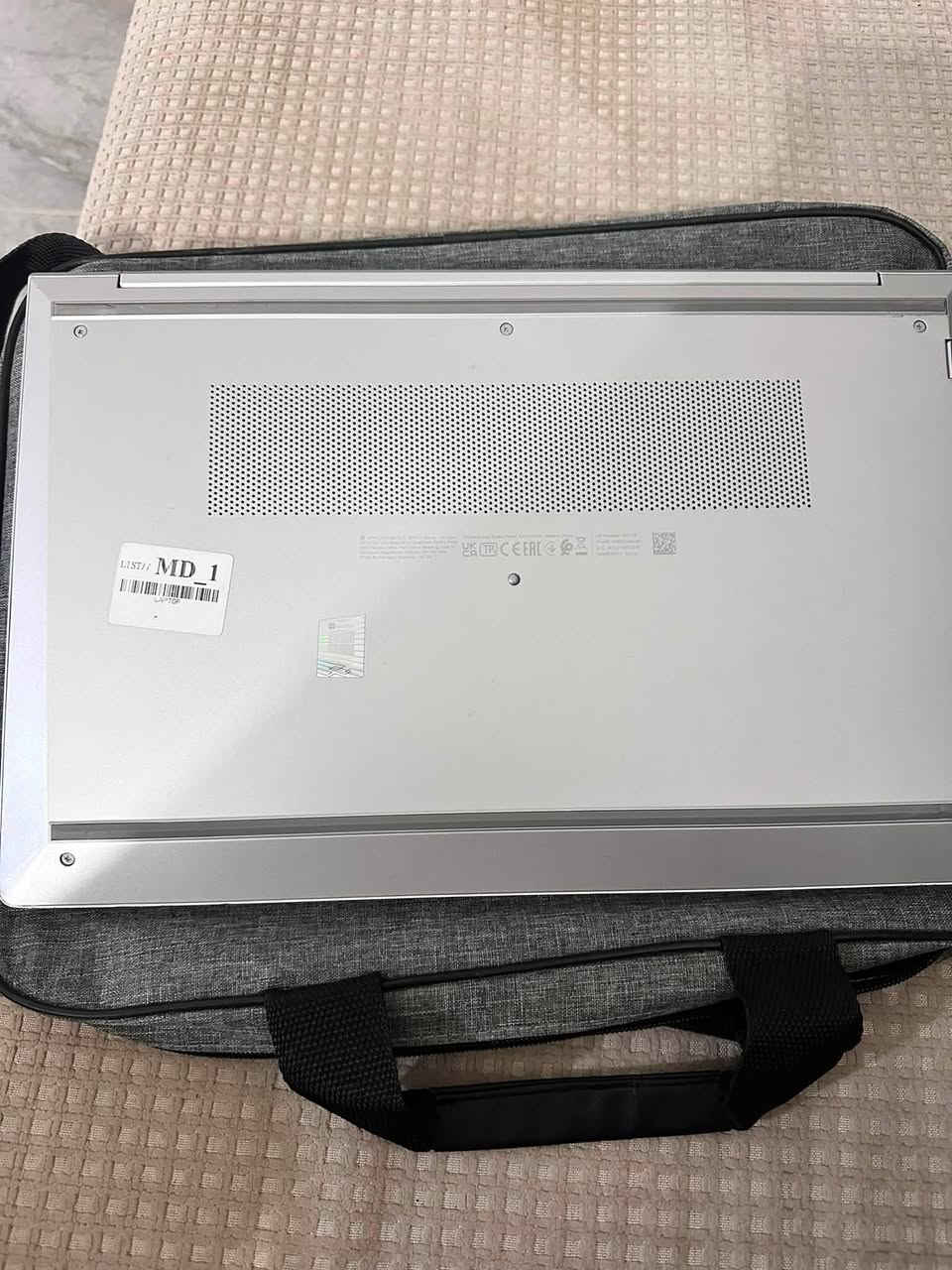 السلام عليكم ويندوز 11لبيع
مواصفات  (HP ProBook 450 Series)

الشاشة: بمقاس 15.6 بوصة بدقة FHD (1920×1080) ومضادة للتوهج.

الذاكرة (RAM): يدعم تركيب ذاكرة عشوائية تبدأ من 8

التخزين: يعتمد على أقراص فائقة السرعة من نوع SSD NVMe M.2 بسعات تتراوح بين 256 جيجابايت 

الأمان: يحتوي على نظام HP Wolf Security المتطور لحماية النظام والبيانات من الفيروسات والهجمات السيبرانية
 
استخدام قليل ونضيفه كدامك  

سعرها 450وبيها مجال قليل مكاني بغداد اتصال مفتوح ***********
