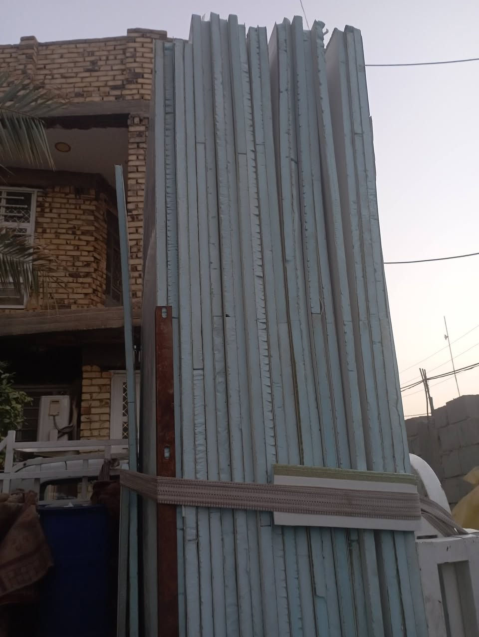 السلام عليكم عندي قواطع حشوات بي في سي 
استخدام تغليف جنت مخليهن للموكب مده 10 ايام وفتحتهن 
طول 3 *2
طول 2*2
طول 2*1
مستخدم البراغي بالحافه بس 8 قطه عندي بيهن براغي بالنص 
نضيفات جدا 
ماخذ القطعه ب44 الف 
عنواني الحله ويوجد توصيل 
اليفيدنه هذا رقمي ***********

