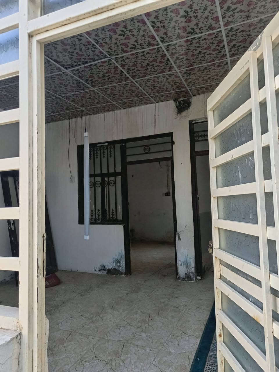 السلام عليكم
دار للايجار مساحه 100متر

يحتوي على غرفه وصاله ومطبخ واستقبال وحمام داخلي وخارجي

سعر لايجار 150الف

العنوان /النجف الاشرف /الكوفه /شارع المطار القديم /مقابيل اسواق عسوله

للاستفسار مكتب المهندس

***********

***********
