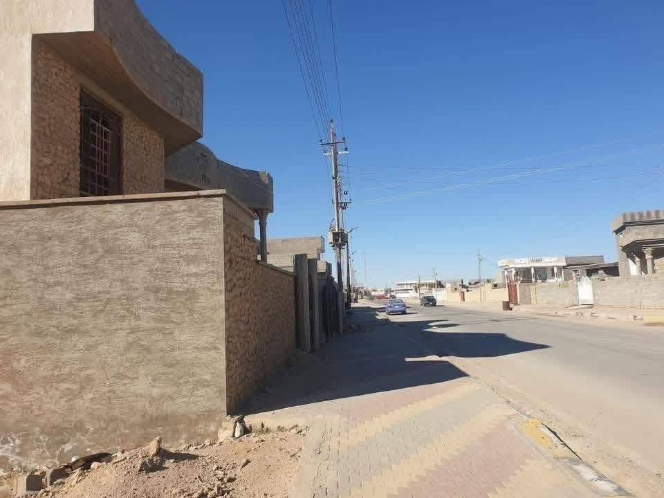 هيكل شبه كامل في السبحاني
قرب جامع الخطيب 
المساحة 600 متر ع الشارع الرئيسي 
400 بناء و200 قطعة 
طابقين 3 غرف فوك مع سويت 
 غرفة جوة مع ديوان كبير وهول ومطبخ حار بارد
مع صحيات 
للاستفسار مراسلة الصفحة او الاتصال 
***********
