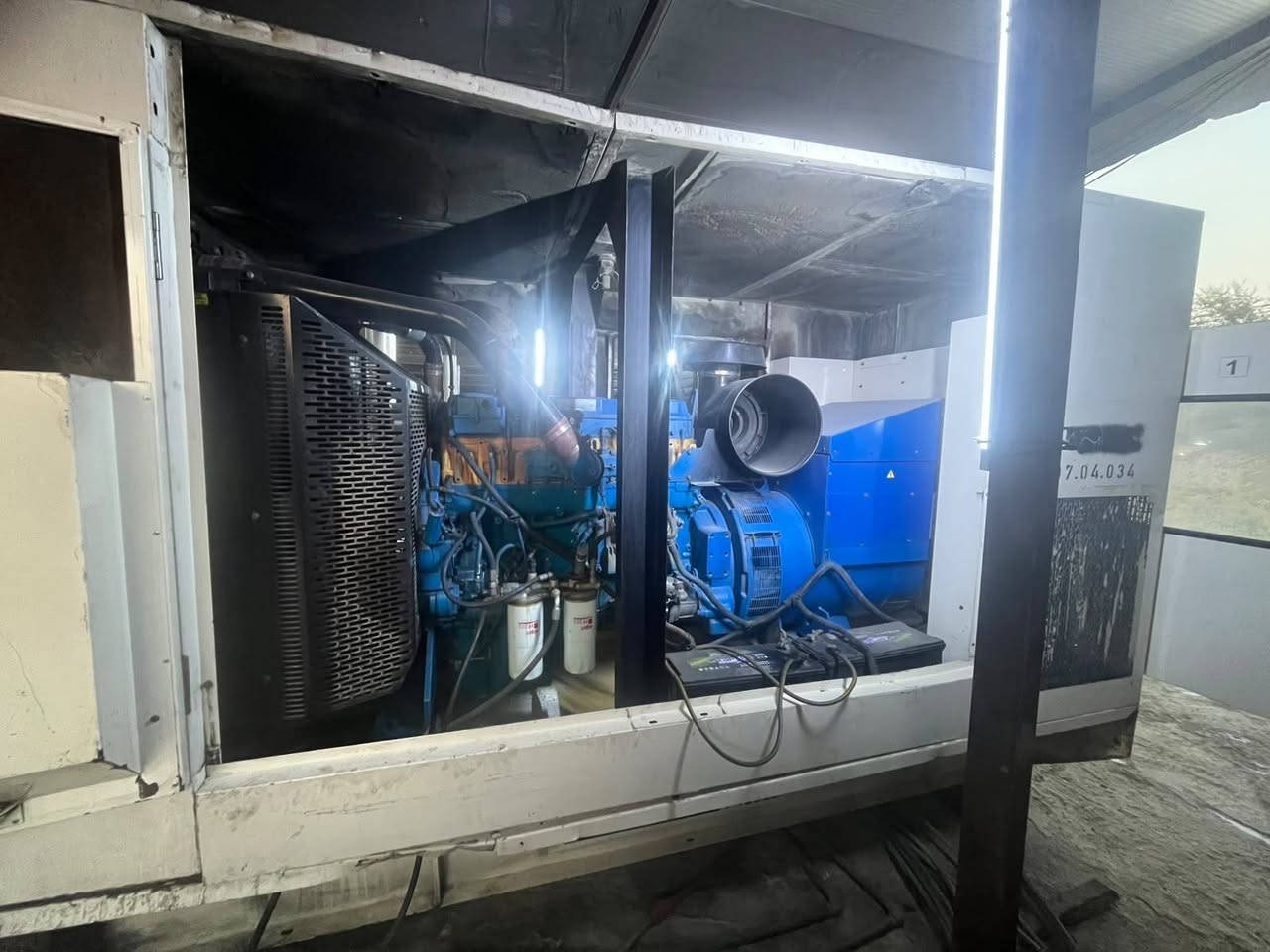 سلام عليكم بيركنز 2200 مشتغلة ع الحمل كاتم توليد 400kv اصلي مكاني بغداد الشعلة
***********
