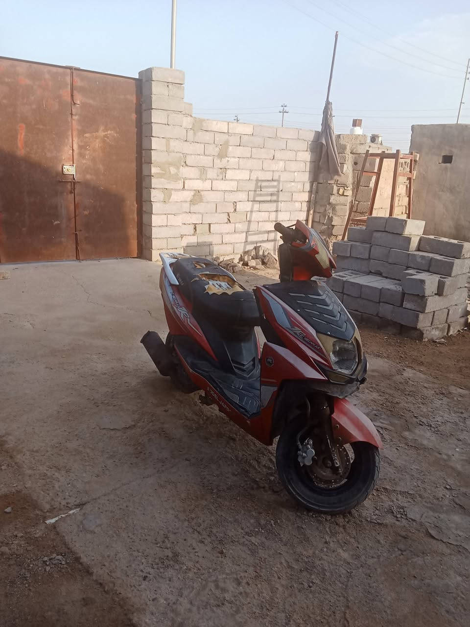 سلام عليكم دراجه للبيع شغاله مابيه شي قبل كم يوم جفتته بس بيه نقص شويه كفراته تعبانه ورادله ترتيب داراجه قويه مال شغل العنوان البصره القرنه 
السعر 300وبيه مجال بصيط الاستفسار
***********
