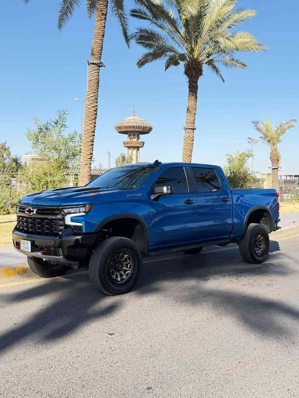 سلفرادو ZR2 2023
السيارة فول الفول كامل مواصفات للاخير
مكينة 6.200 / كير 10 نمر /  فتحة / فور ويل / دفلوك امامي / دفلوك خلفي /  مراية خلفية كامرة / دادتشو دشبول كامل معلومات / صندوك درج / كامرات كامل 360 /  هيتر سترين /  كشنات حضن / جلد تدفئة تبريد / كشنات خلفية تدفئة / كشنات هزاز / خزن كشنات / فتحة على صندوك في جامة الخلفية / انارة كاملة في الصندوق /كشاف ضوء في المراية الجانبية / كامره على صندوك و على تايرات / كشنات السايق و المرافق كامل تحكم كهرباء / تحديد مسار / قيادة ذاتية تفاعلية / رادارات جانبية و امامية / شاشة جبيرة دشبول جديد مال فول 
 و بعد مواصفات كومة 
🔹 عدا الـ zr2 تجي بنيد دعامية لايت شباك مكينه 
صدر كامل Multimatic DSSV  
كلشي يتختلف عن السلفرادو العادية 
ماشية 64،000 km اغلب مشي سيارة في (( دبي ))
🔹 السيارة مزودة 🔹 اكثر من 10،00$ و عليها رقم ممبيز
🔹ترفيعة كاملة kit lift BDS اصلية من امريكا 2,500$
🔹ويلات Fuel اصلية 4 سعر قريب 2،000$
🔹 اكزوز ABW من مكينة Y بايب H بايب كامل للاخير 2,400$
🔹كفر تبريد اكسل خلفي Afe power 350$
🔹دوسات اوفرود 1،500$
🔹تايرات جدد kumho يجي نقشة جبلي بدون صوت 750$
🔹 رقم مميز سعرة 3،500$ يباع مع سيارة  
🔹 كاتب تضليل جديد الاصدار 80‎%‎ 
🔹 تقريباً مجموع الصرف على سيارة اكثر من 13،000$ حقيقي
🔹السيارة بدون صبغ بيها بارد بسيط في جاملغ الخلفي هنا 
السعر 47،000$ و بيها مجال بسيط للشراي 
للتواصل ***********
