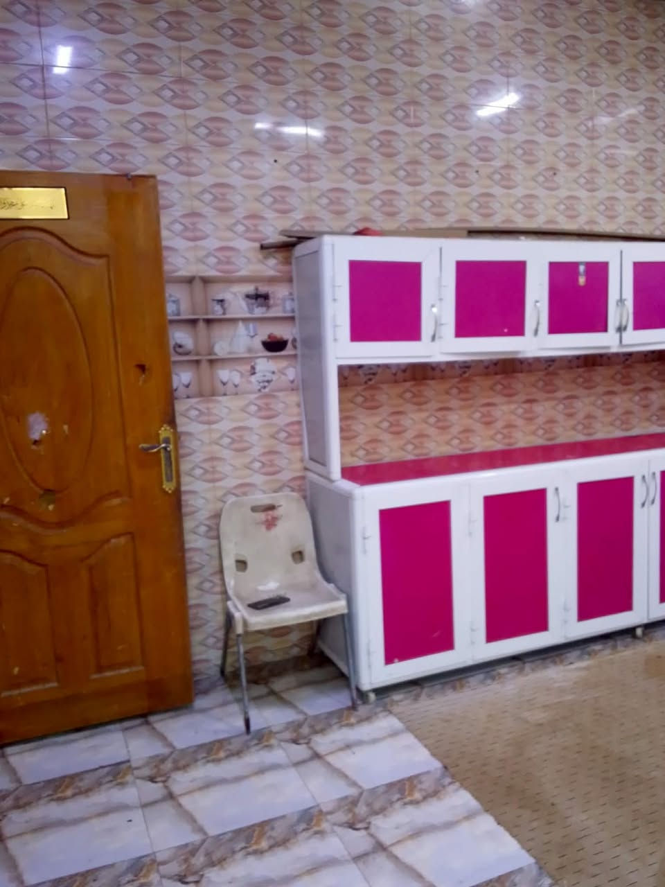 بيت للبيع مساحته 135 متر زراعي سند 25 الموقع الحمزه الغربي شارع علي قماره قرب سيد عباس
يحتوي على غرفة ومطبخ وصالة واستقبال وصحيات داخليه وخارجيه
 بناء طابوك والسقف عكاده
للبيع او مراوس
مجاري ومي وكهرباء ومولده ذهبي وعرض الشارع ٦ امتار
السعر 50 مليون وبي مجال
الاستفسار الاتصال على الرقم ***********
