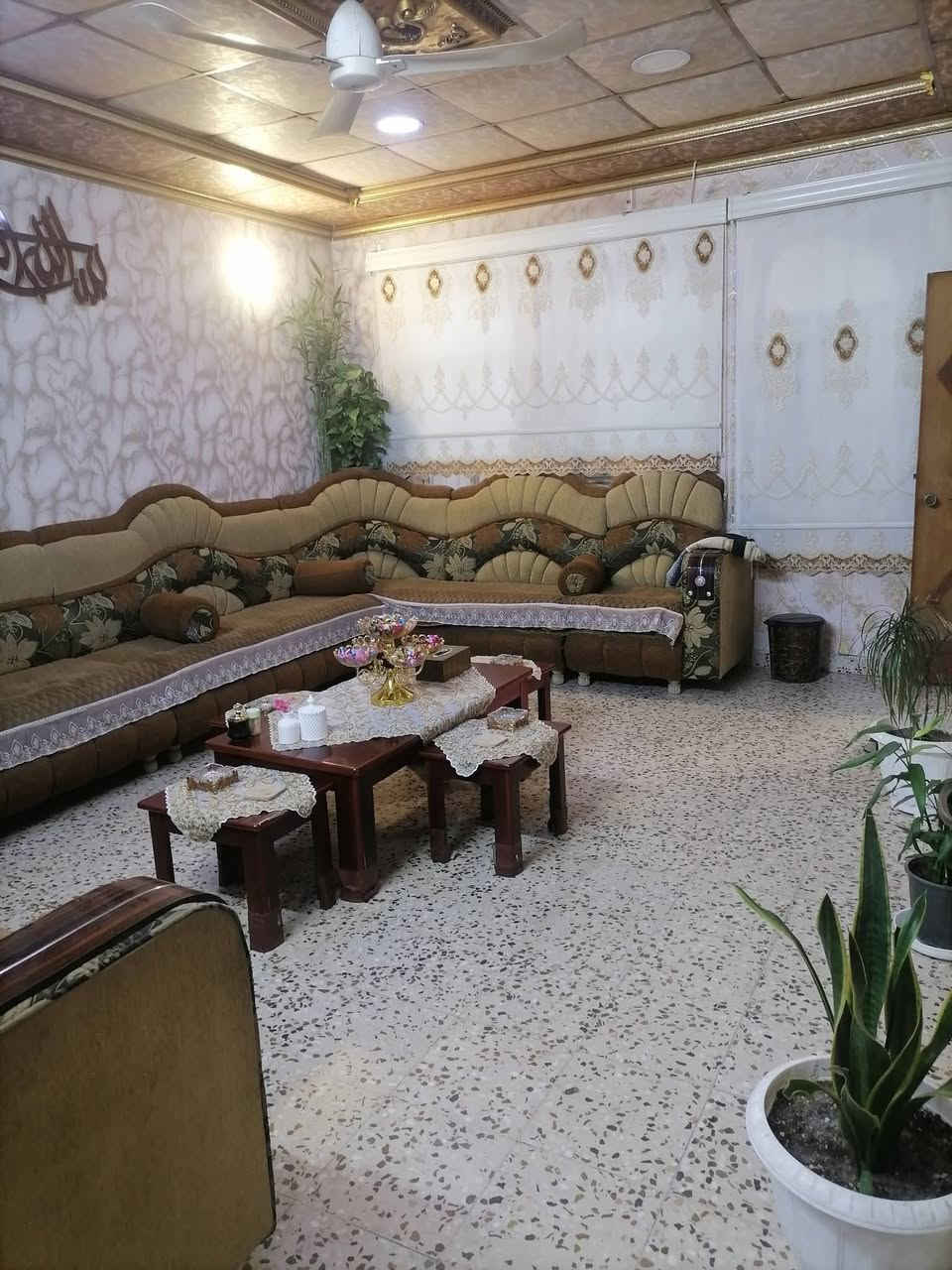 السلام عليكم 
بيت للبيع حي العامل الثانية 
المساحة 200م طابق واحد غرفتين وهول واستقبال  كاشي سقوف ثانوية مع سرداب على كبر مساحة الغرفتين كاشي سيراميك سقوف ثانوية
قرب شارع 60

السعر /120
لتفاصيل اكثر مراسلة الصفحة او الاتصال بالرقم 
***********
