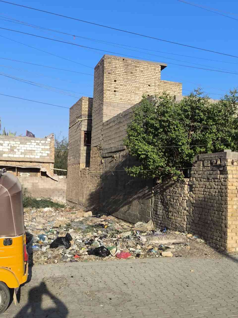 السلام عليكم قريب الشارع الرئيسي بيت 100متر ملك طابو تحويل ثاني يوم بسم المشتري مكانه بغداد الحسينيه مال راشديه مقابيل عمارت المصري بشارع المدارس التواصل عبر الرقم ***********
