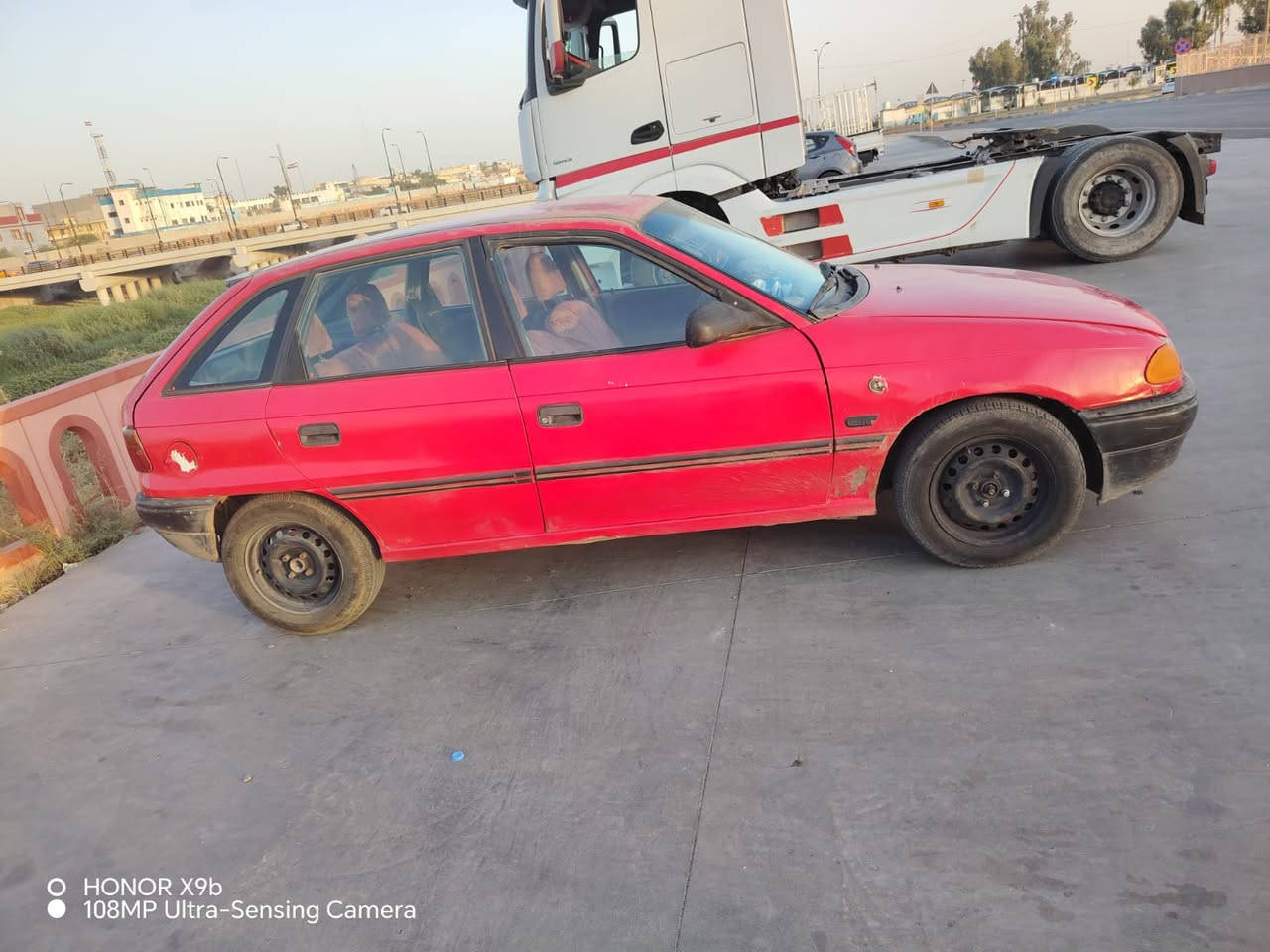 السلام عليكم 
أوبل استره للبيع
موديل1993
محرك وكير شرط
كير توماتيك بلادي
كهربائيات كلها شغاله
شرط الوكالة والتحويل
سياره حلوه وجاهزه 
السعر 32 وبيها مجال 
مكان السيارة حي النور
للتواصل 
***********
***********
