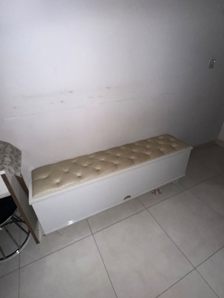 غرفة نوم مستعمله للبيع
القطع موضحة بالصورة 
السعر / 225 ألف بيها مجال بسيط

***********
***********
